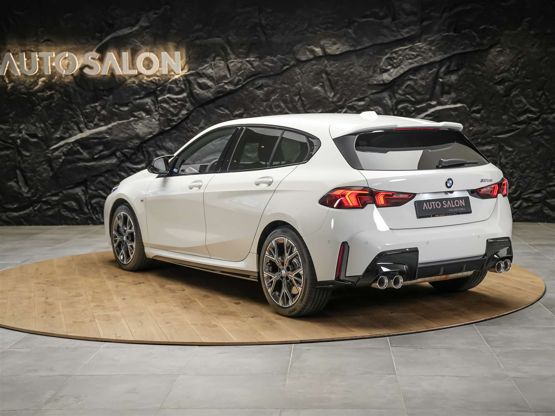BMW M135 xDrive *Harman/Kardon*Sportsitze*Sitzheizung*Keyless Go*-showroom-element-3