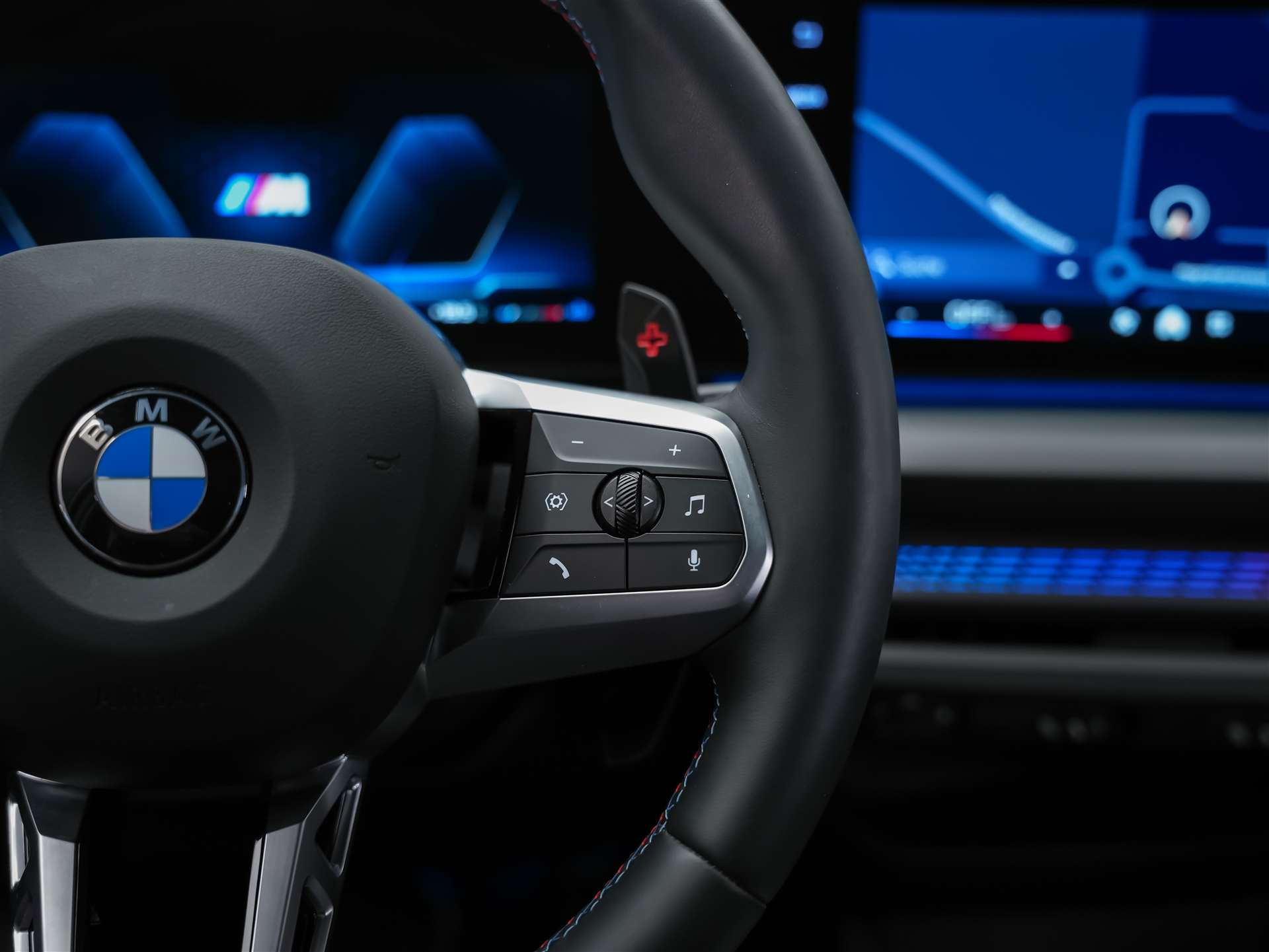 BMW M135 xDrive *Harman/Kardon*Sportsitze*Sitzheizung*Keyless Go*-image-24