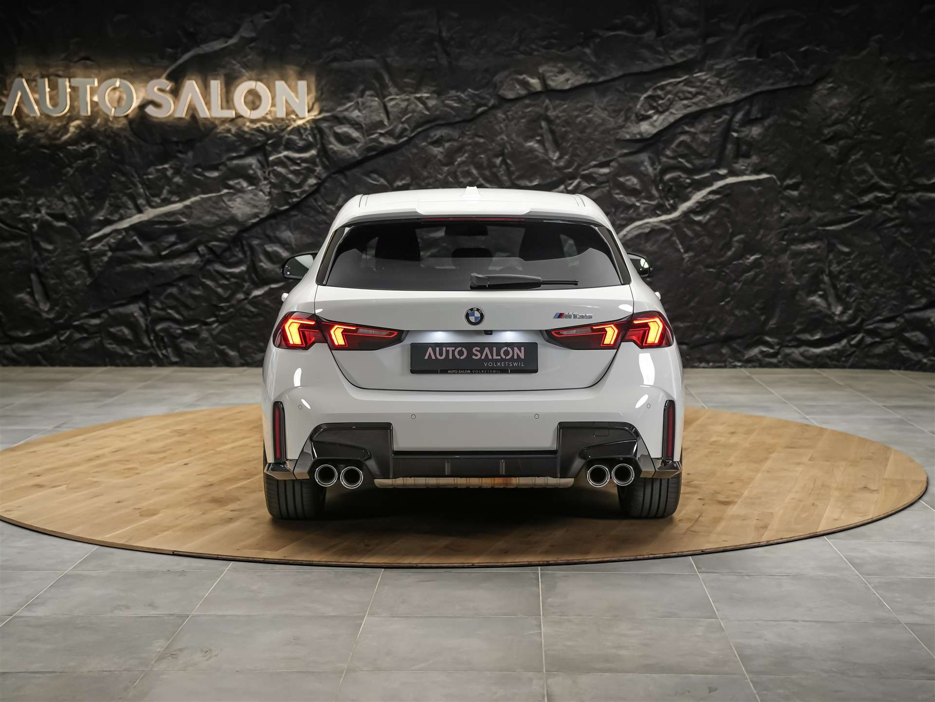 BMW M135 xDrive *Harman/Kardon*Sportsitze*Sitzheizung*Keyless Go*-image-4