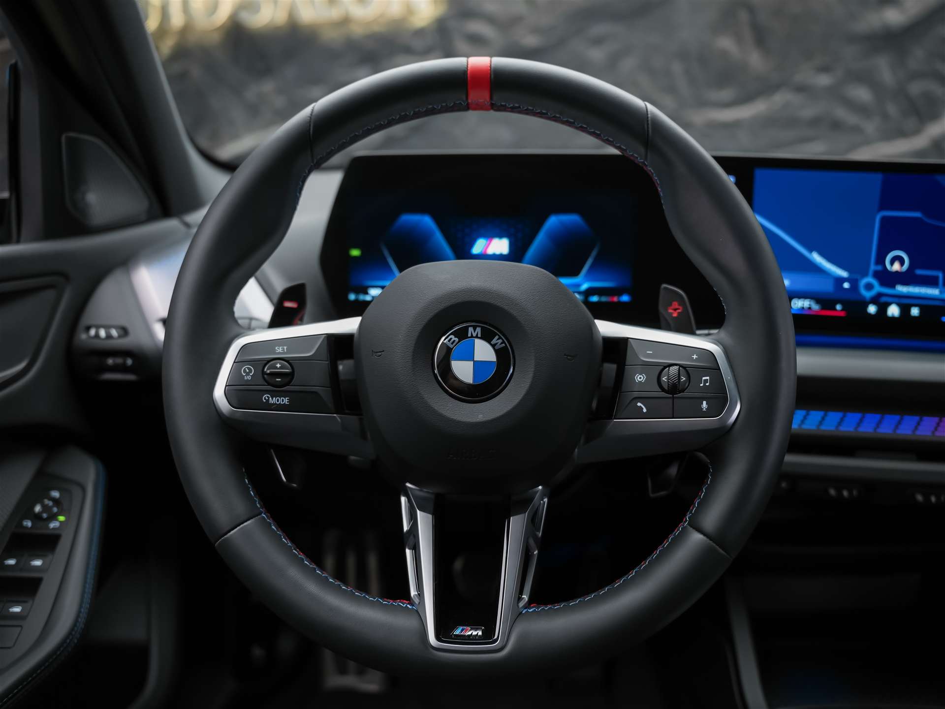 BMW M135 xDrive *Harman/Kardon*Sportsitze*Sitzheizung*Keyless Go*-image-17