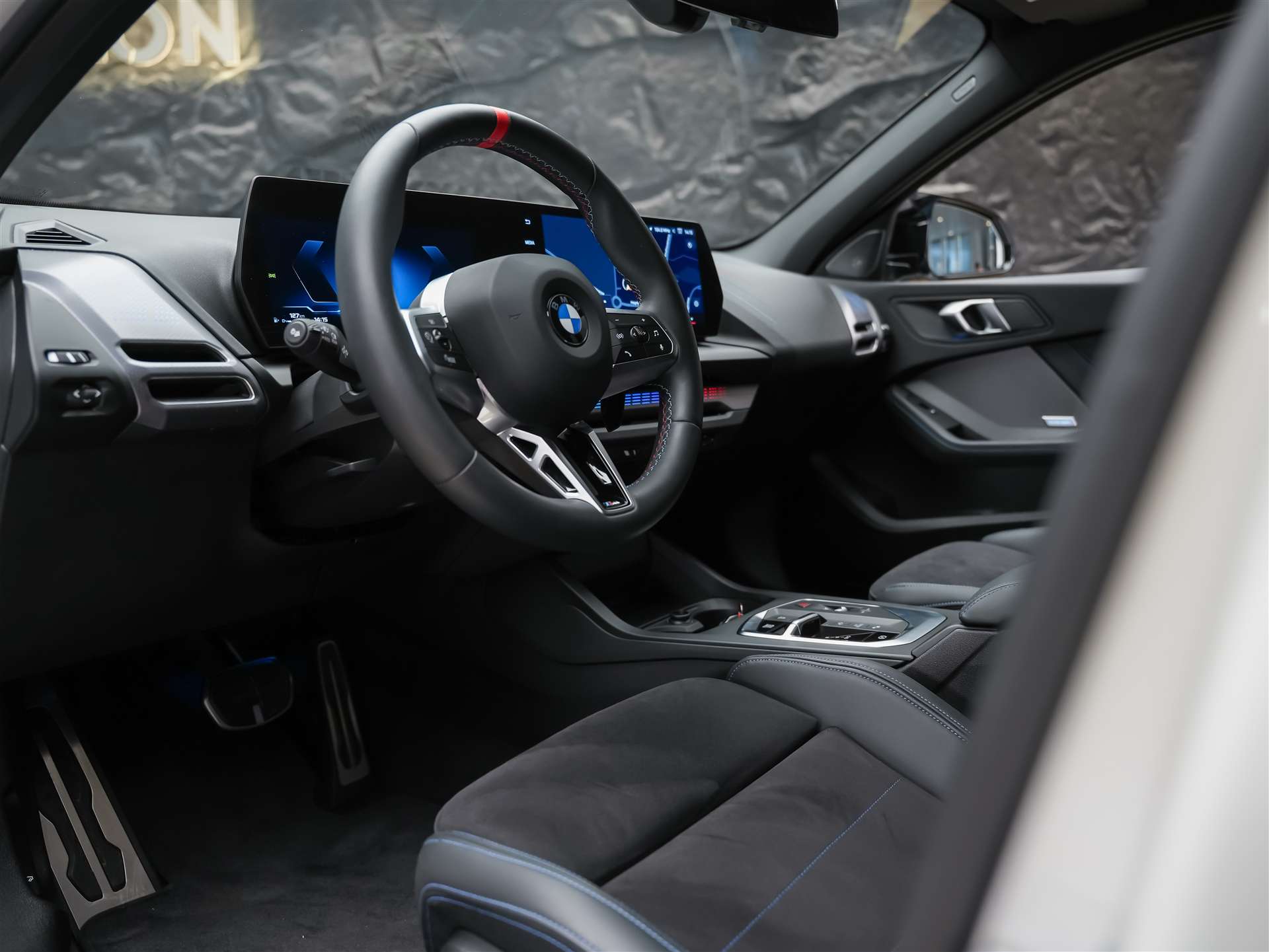 BMW M135 xDrive *Harman/Kardon*Sportsitze*Sitzheizung*Keyless Go*-image-8