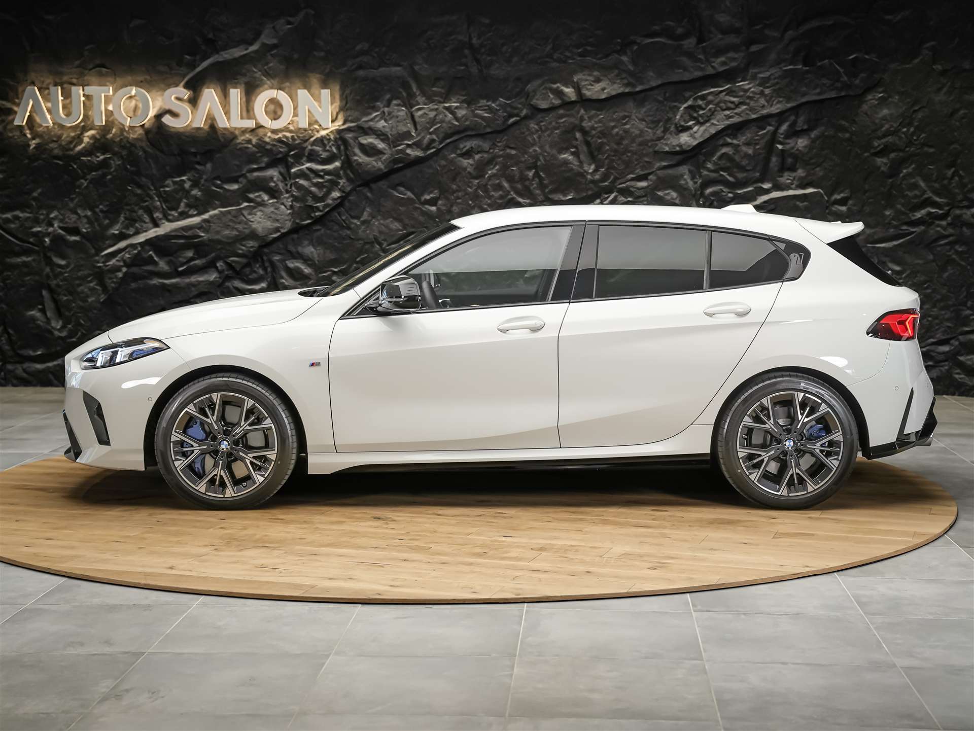 BMW M135 xDrive *Harman/Kardon*Sportsitze*Sitzheizung*Keyless Go*-showroom-element-2