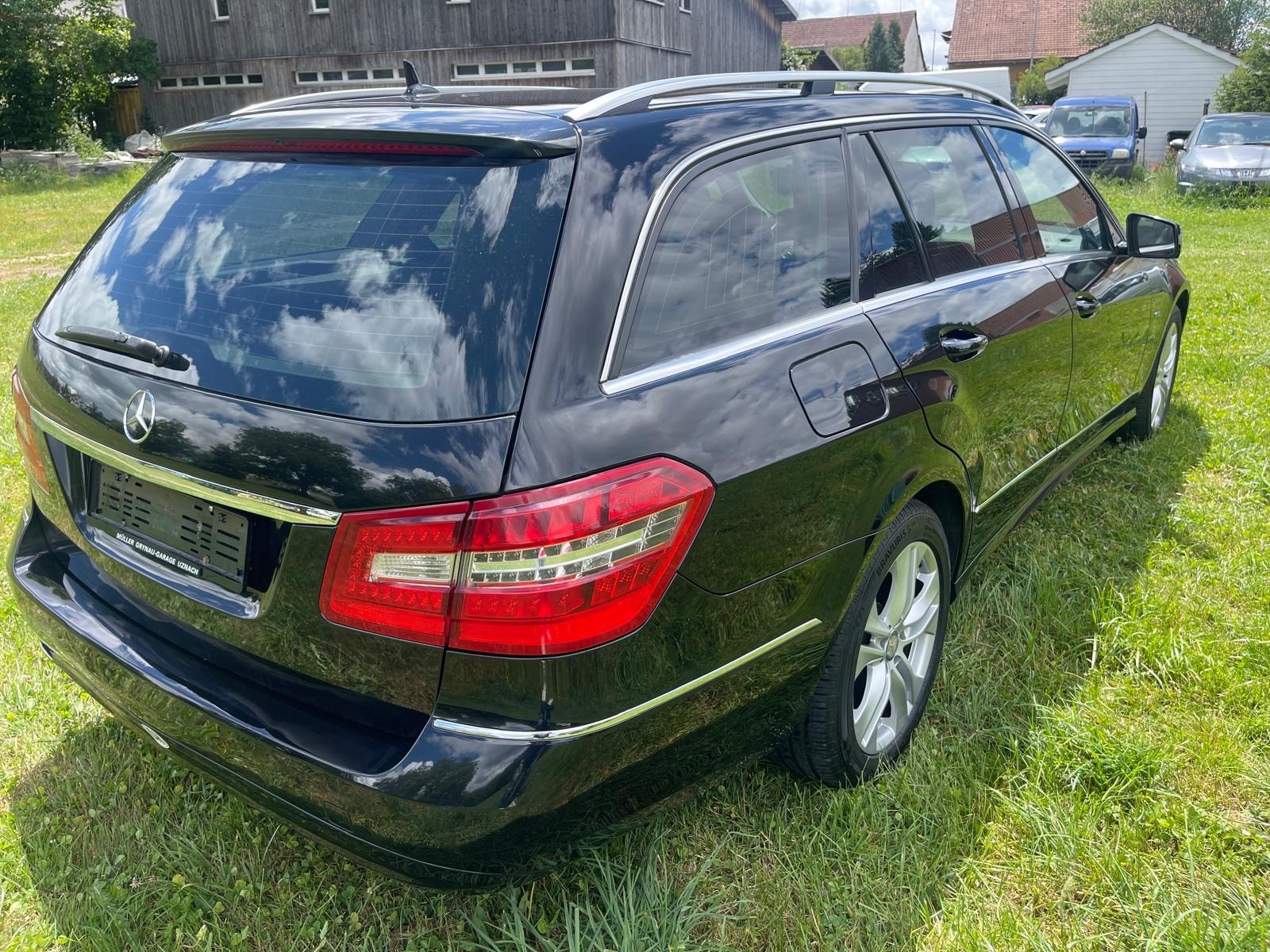 MERCEDES-BENZ E 200 CGI BlueEfficiency Automatic-image-3