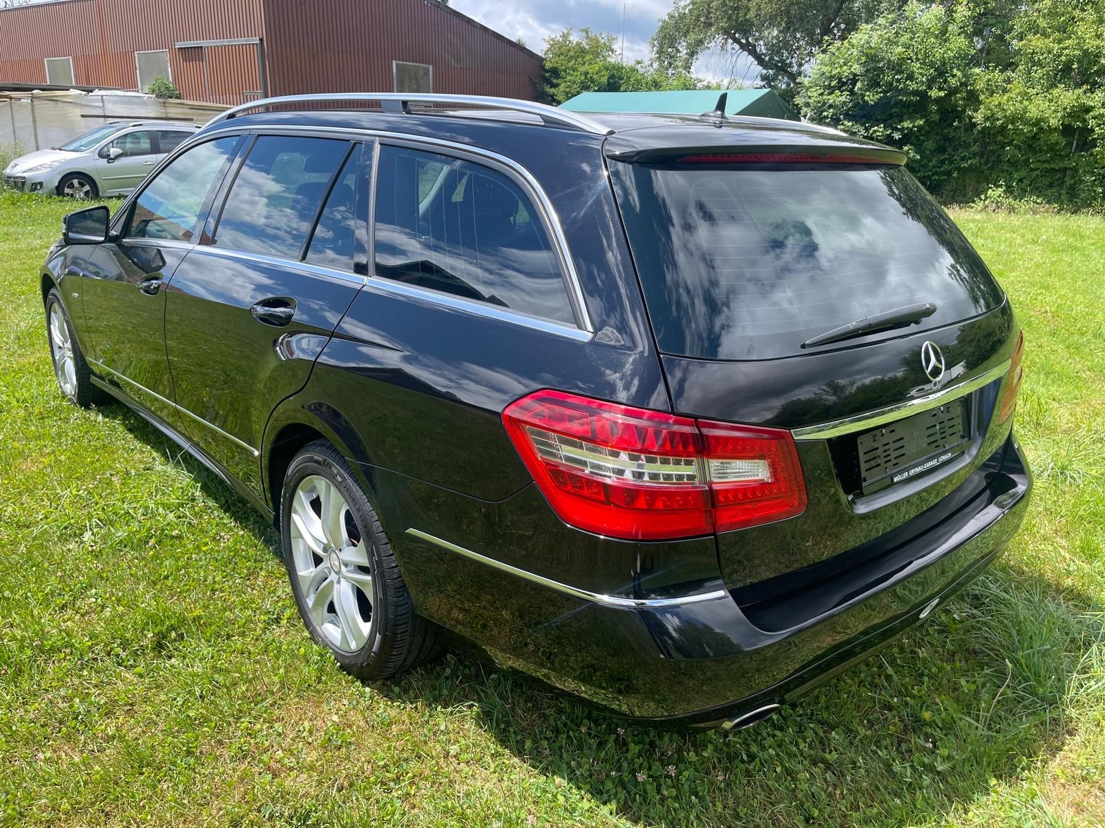 MERCEDES-BENZ E 200 CGI BlueEfficiency Automatic-image-5