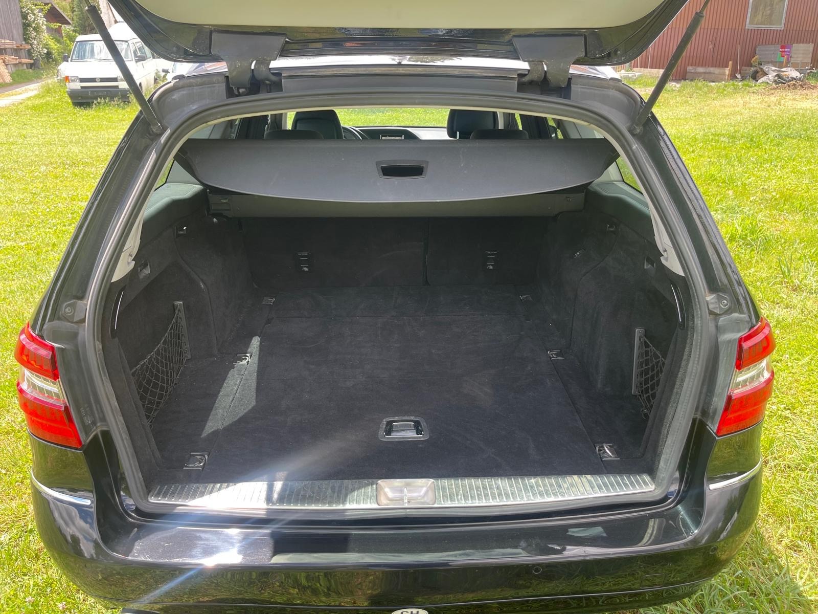 MERCEDES-BENZ E 200 CGI BlueEfficiency Automatic-image-10