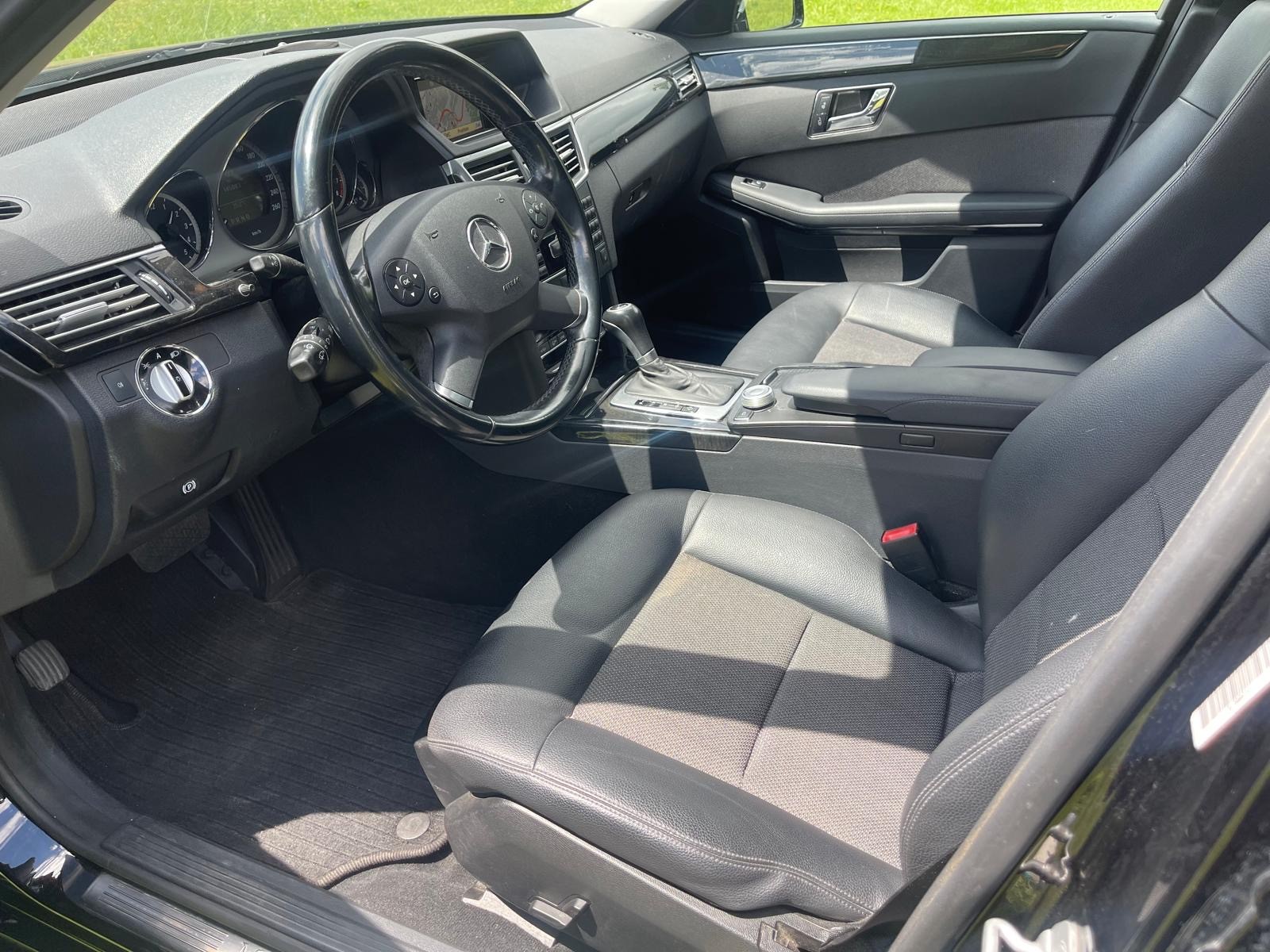 MERCEDES-BENZ E 200 CGI BlueEfficiency Automatic-image-8