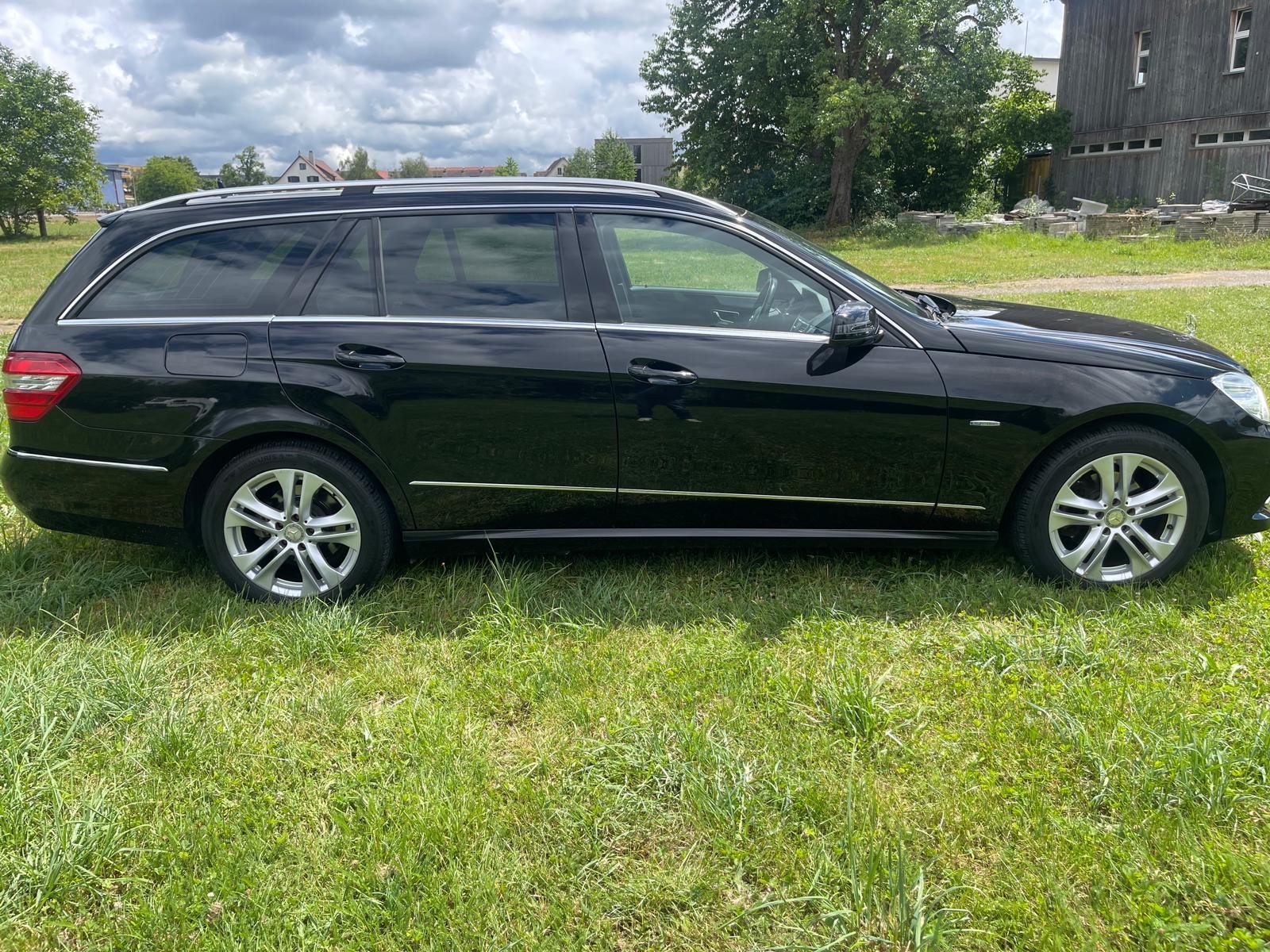 MERCEDES-BENZ E 200 CGI BlueEfficiency Automatic-image-6
