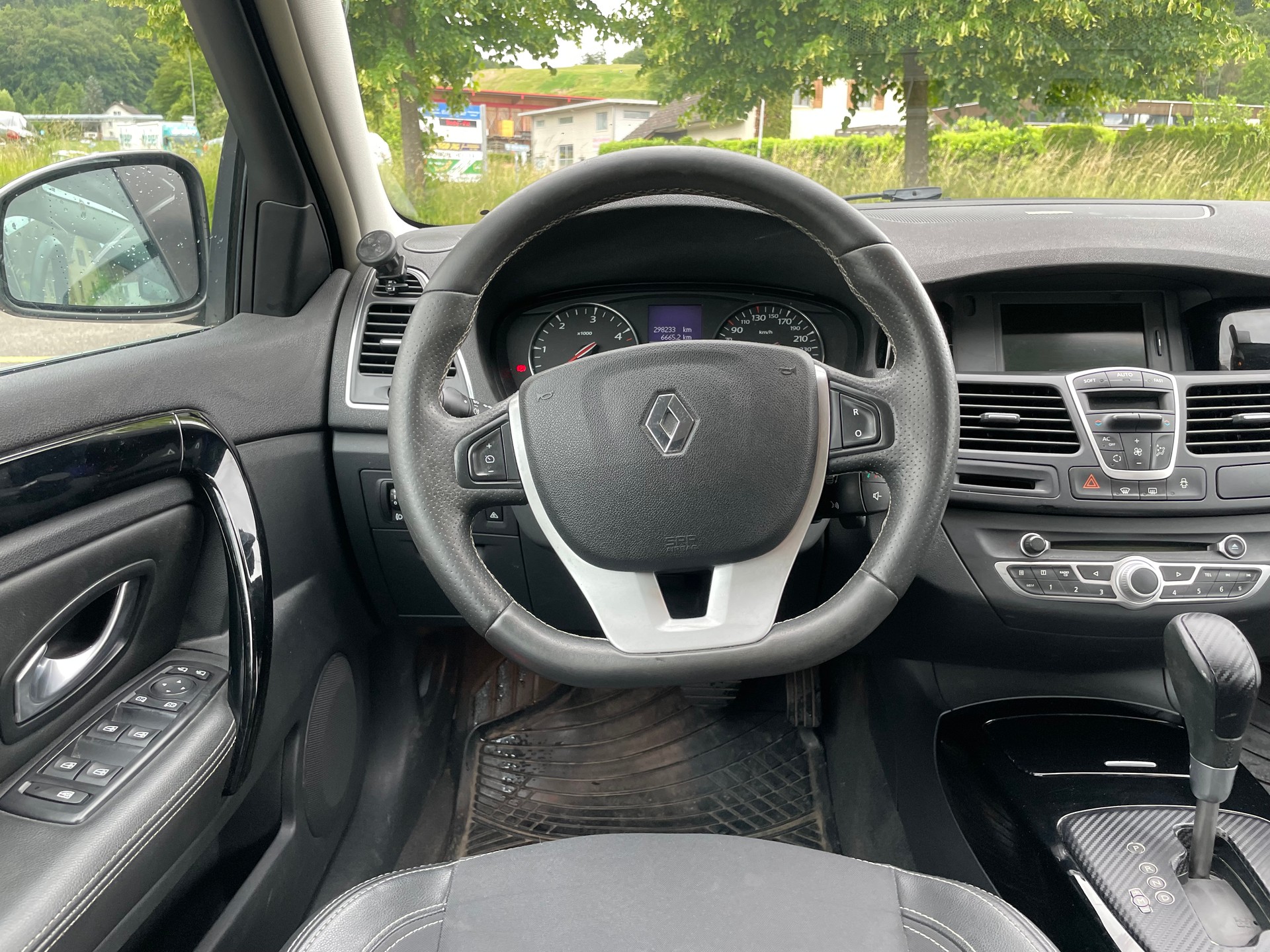 RENAULT Laguna Grandtour 2.0 dCi Dynamique Automatic-image-9