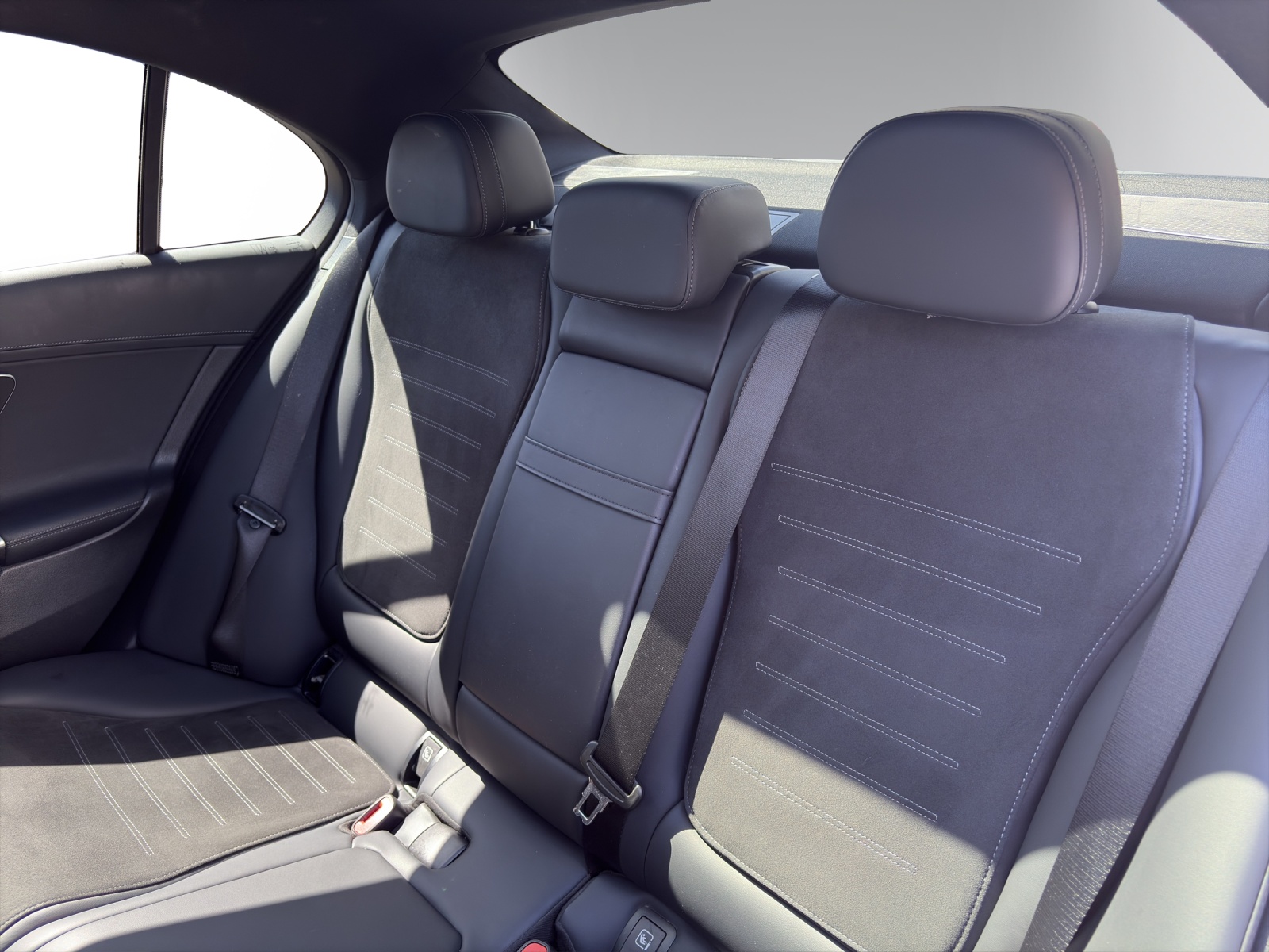 MERCEDES-BENZ C 300 4M AMG Line-image-10