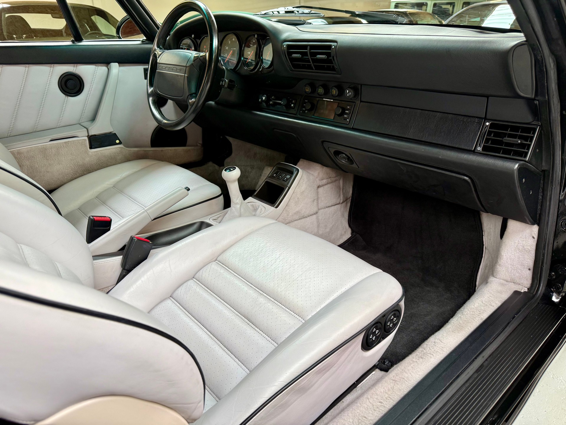 PORSCHE 964 Turbo II 3.3-image-12