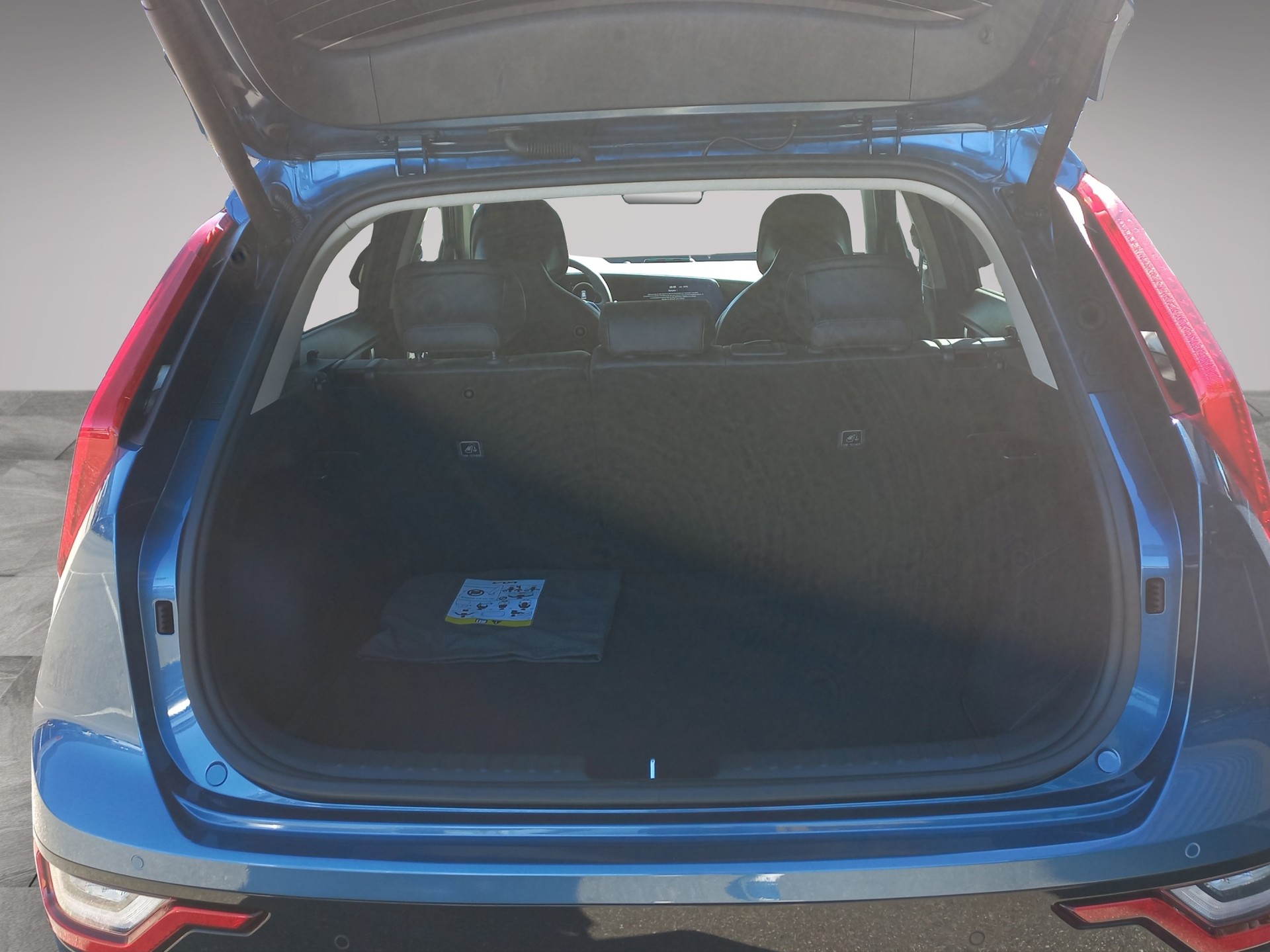 KIA Niro 1.6GDi Plug-in Hybrid Style DCT-image-12