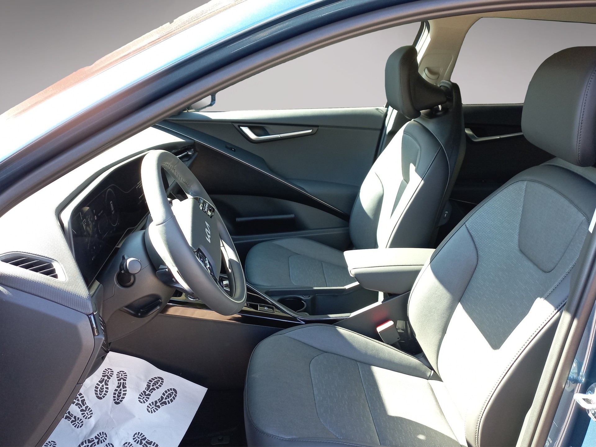 KIA Niro 1.6GDi Plug-in Hybrid Style DCT-image-2