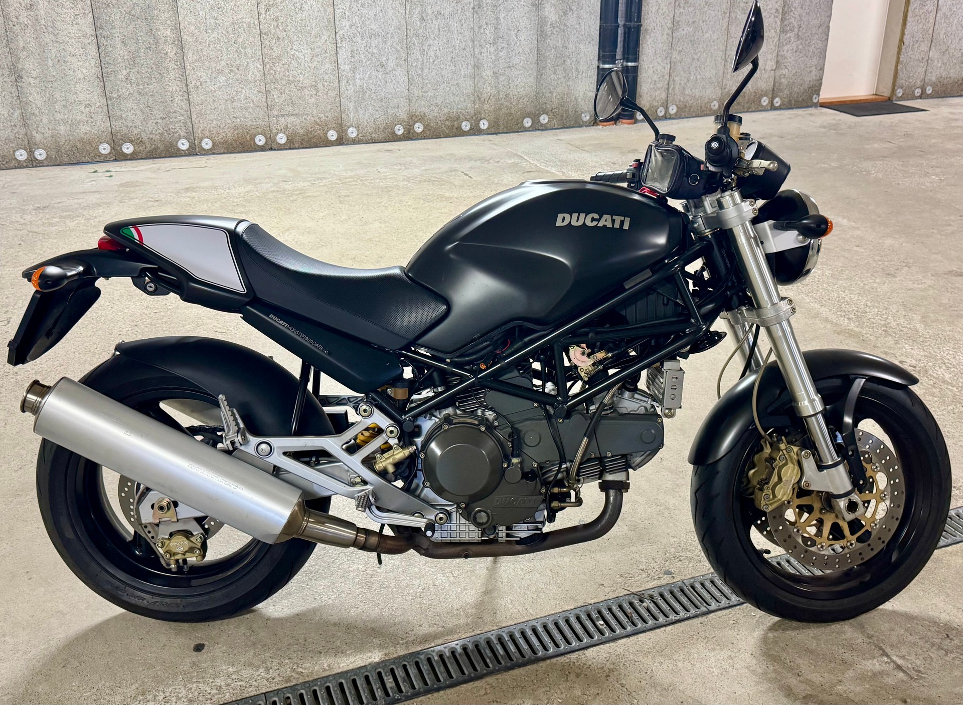 DUCATI Monster 900 i.e. Dark-image-4