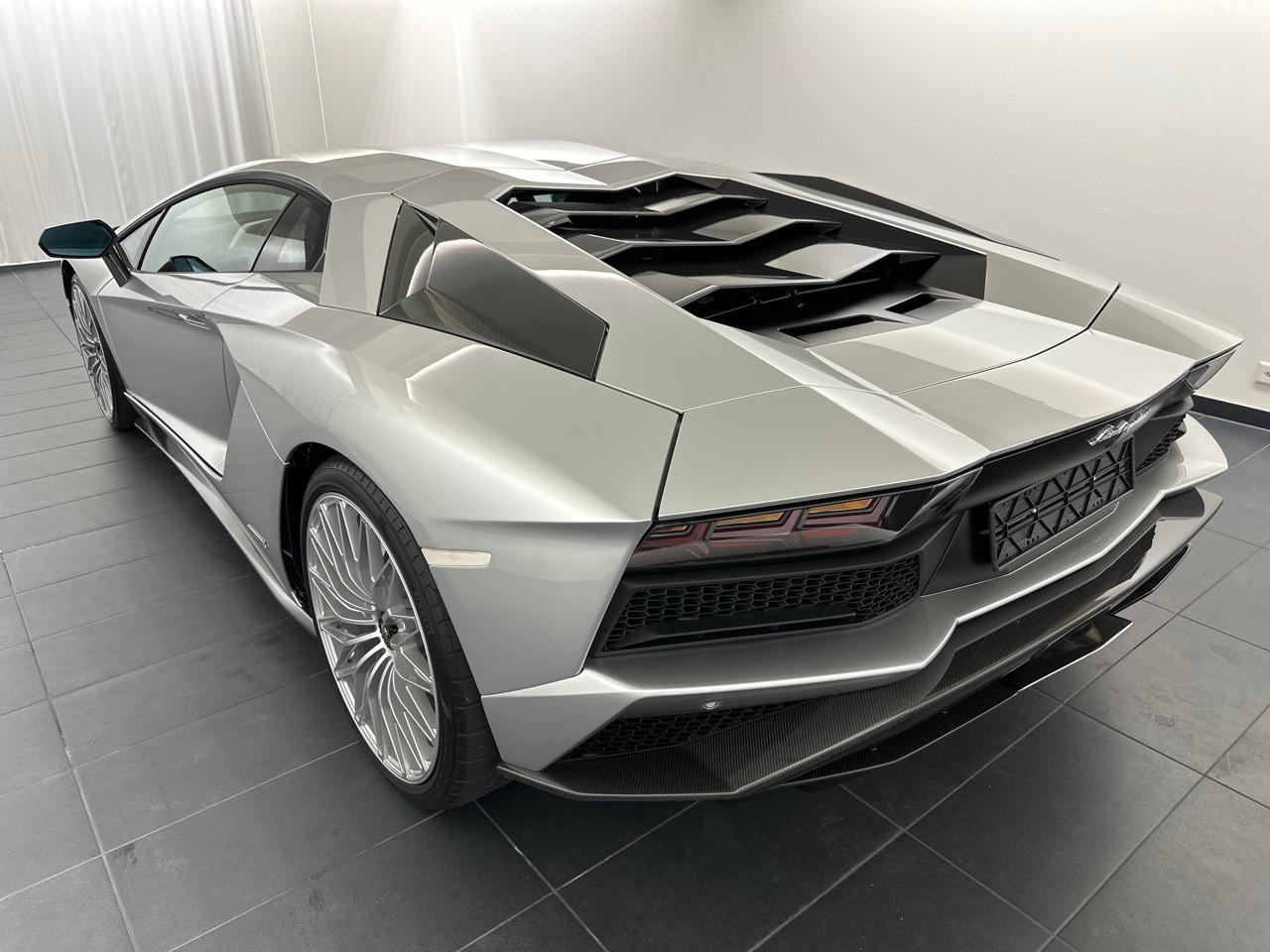 LAMBORGHINI Aventador S LP740-4 Coupé E-Gear-showroom-element-1