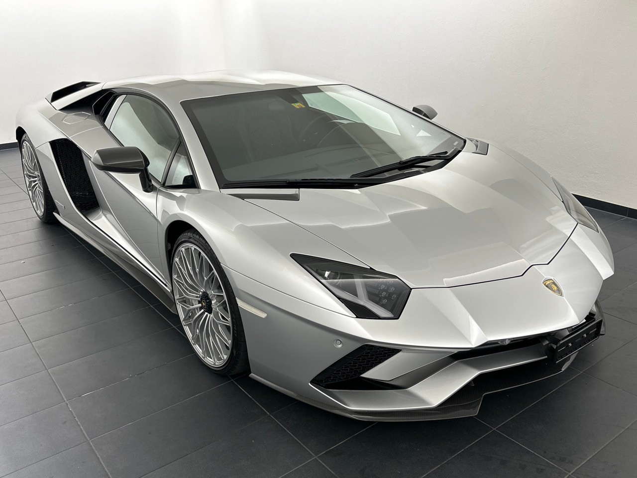LAMBORGHINI Aventador S LP740-4 Coupé E-Gear-showroom-element-3