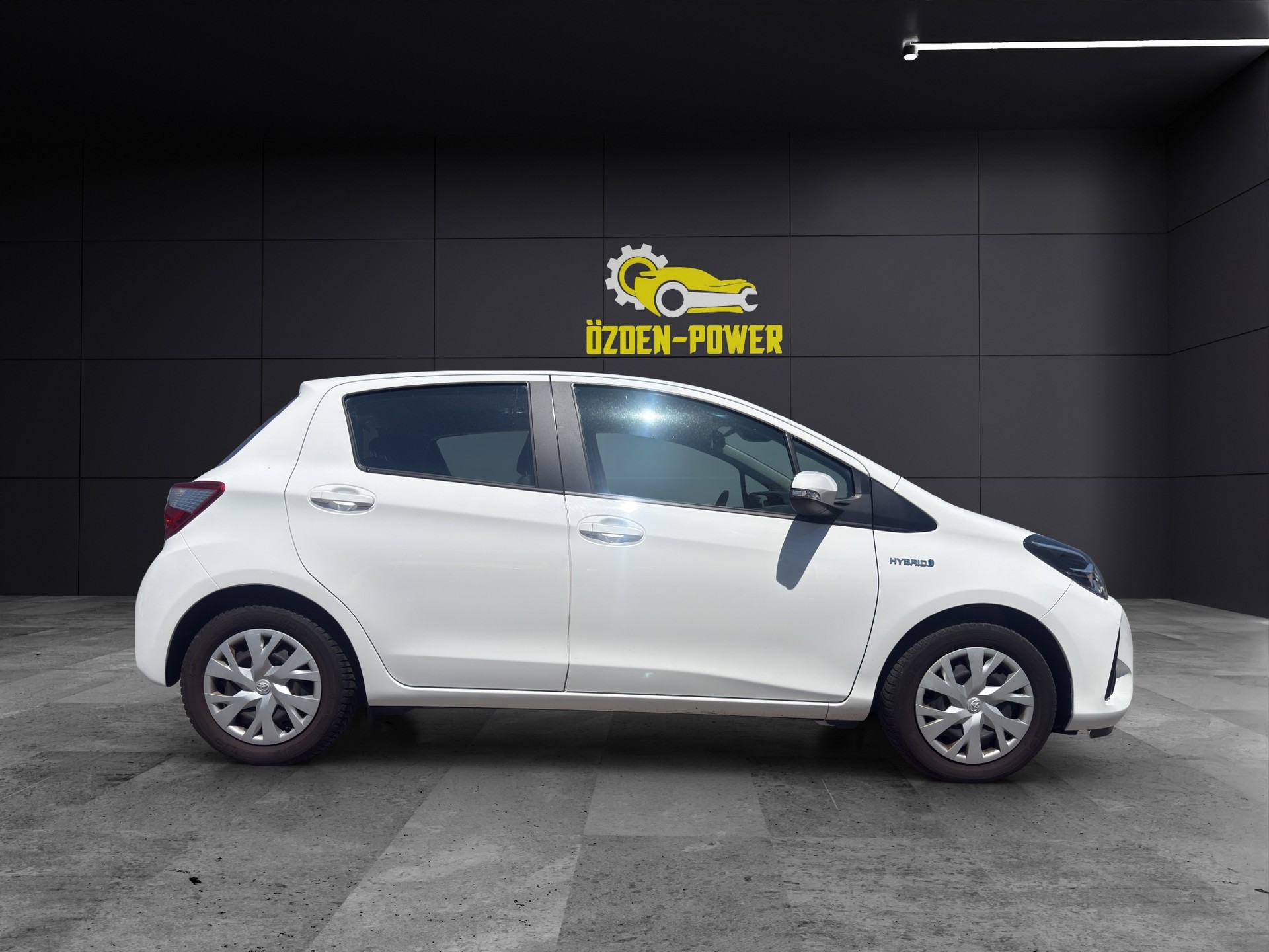 TOYOTA Yaris 1.5 VVT-i Hybrid Trend e-CVT-showroom-element-3