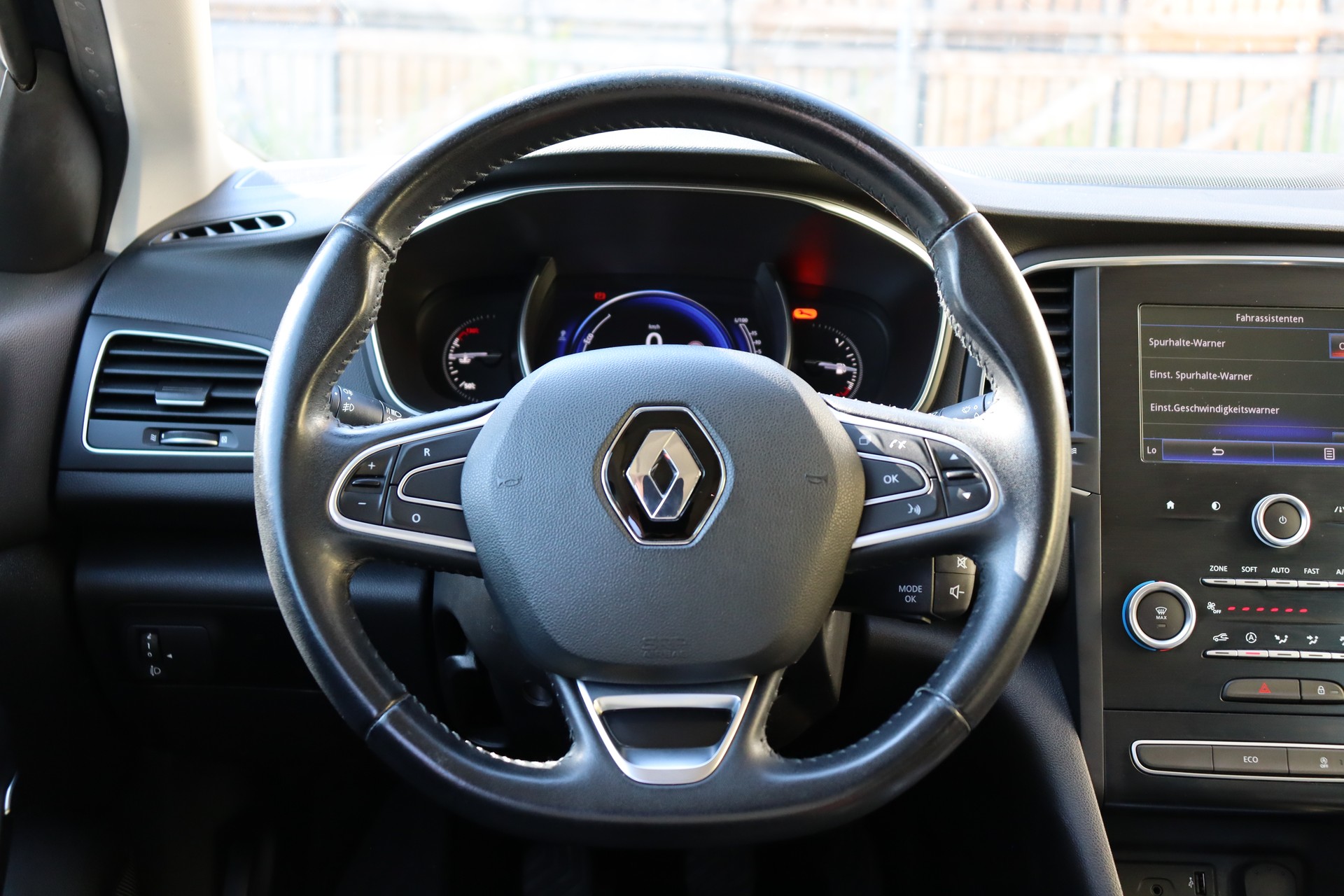 RENAULT Mégane Grandtour 1.2 16V Turbo GT Line-image-9