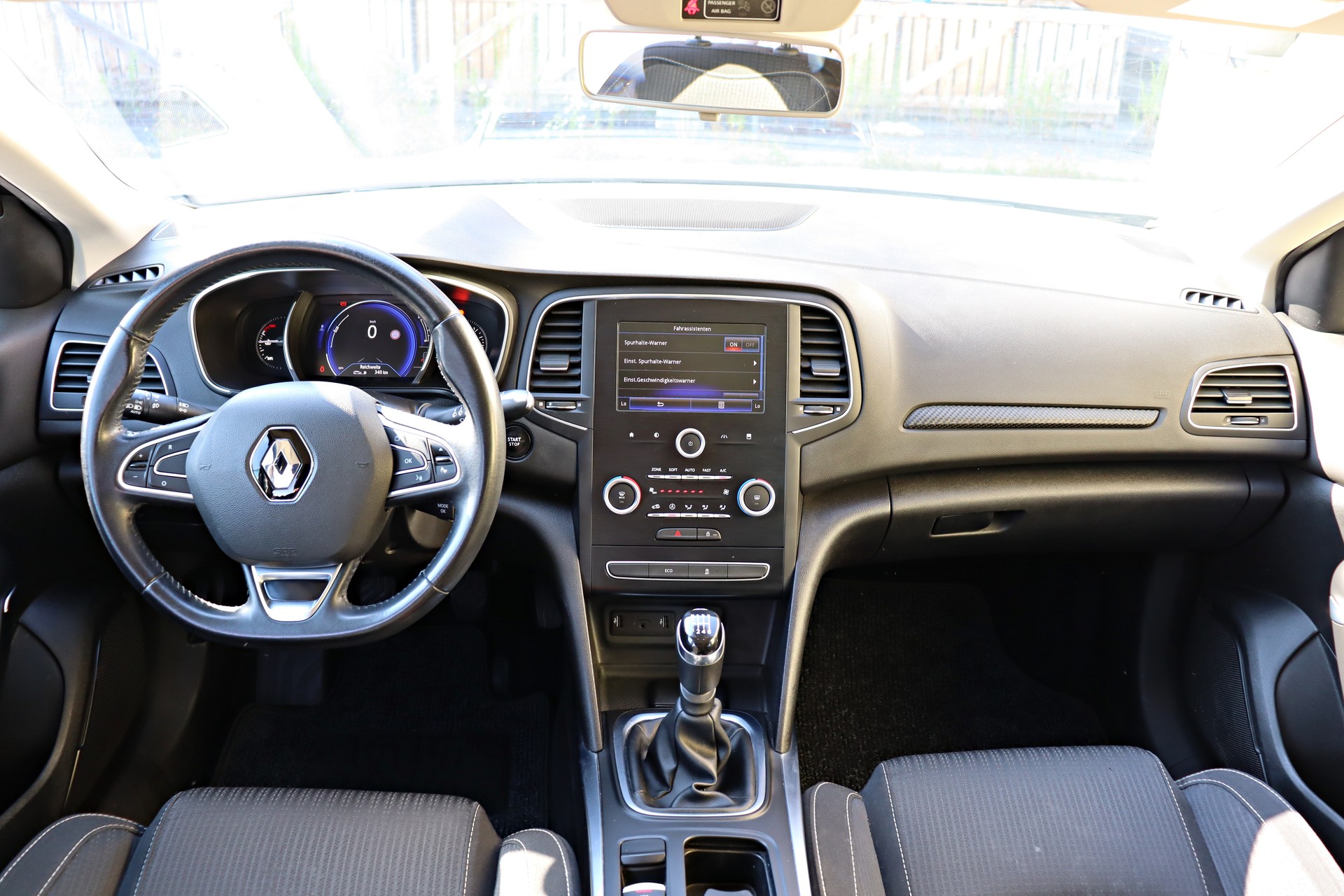 RENAULT Mégane Grandtour 1.2 16V Turbo GT Line-image-8