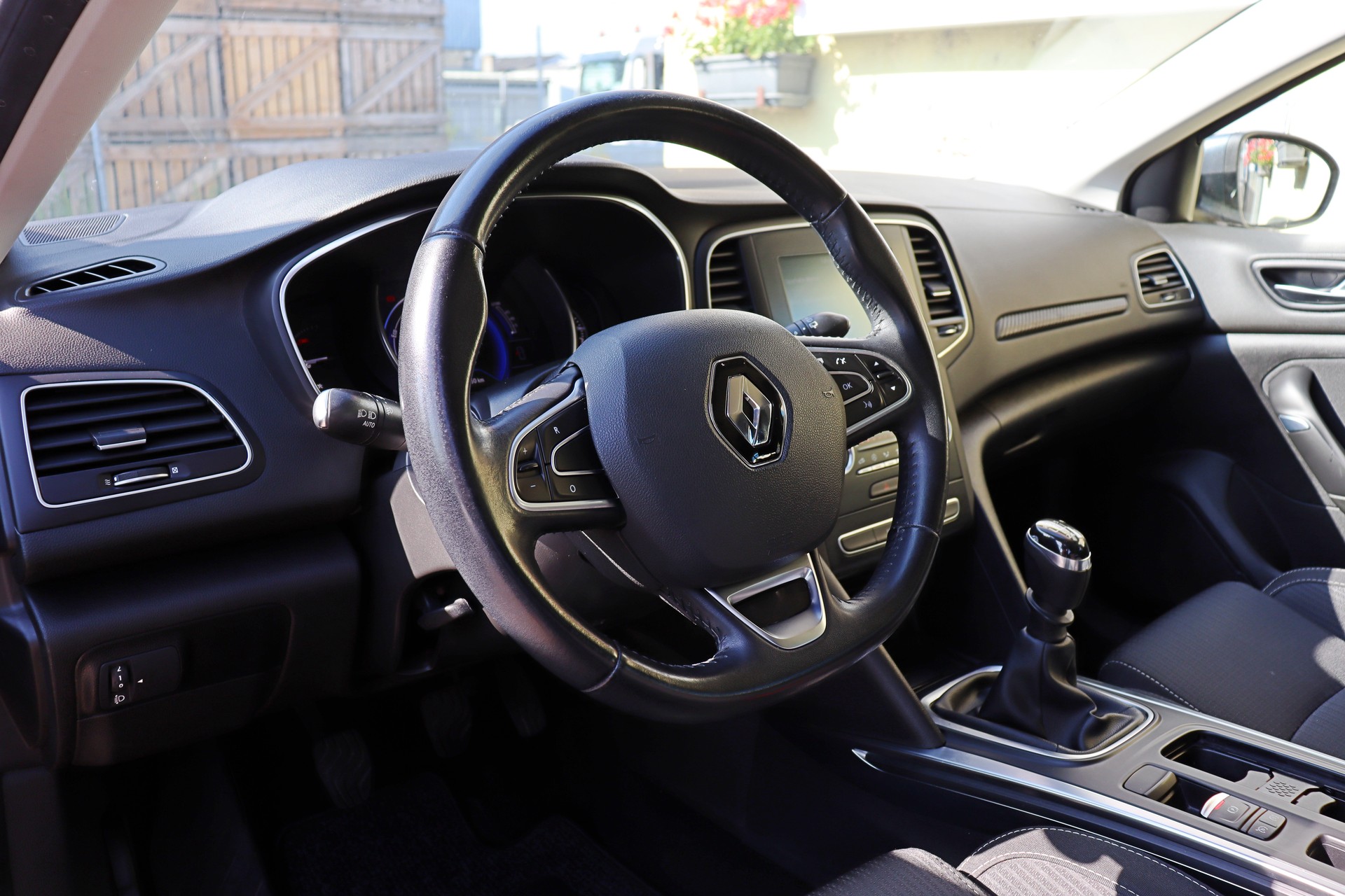 RENAULT Mégane Grandtour 1.2 16V Turbo GT Line-image-6