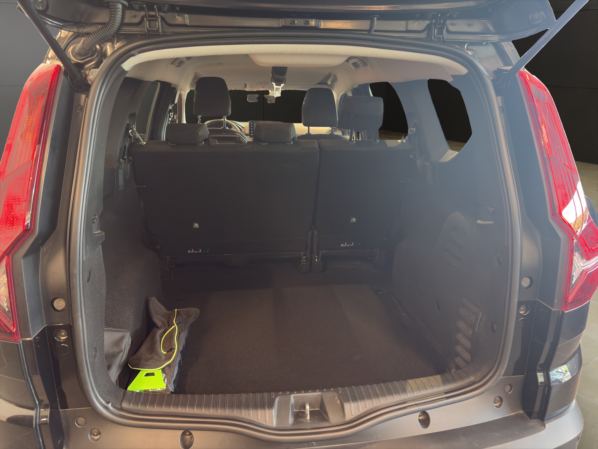 DACIA Jogger HEV 140 Extreme-image-12