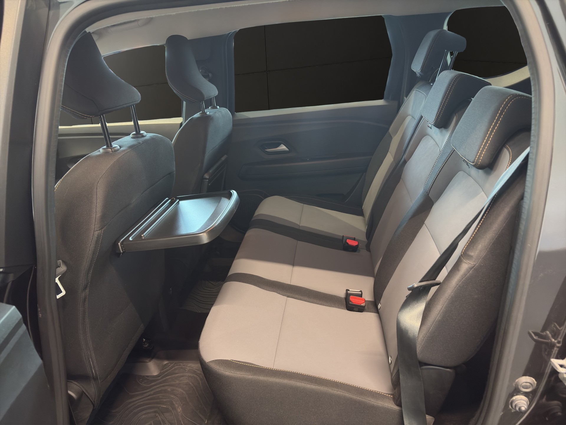 DACIA Jogger HEV 140 Extreme-image-11