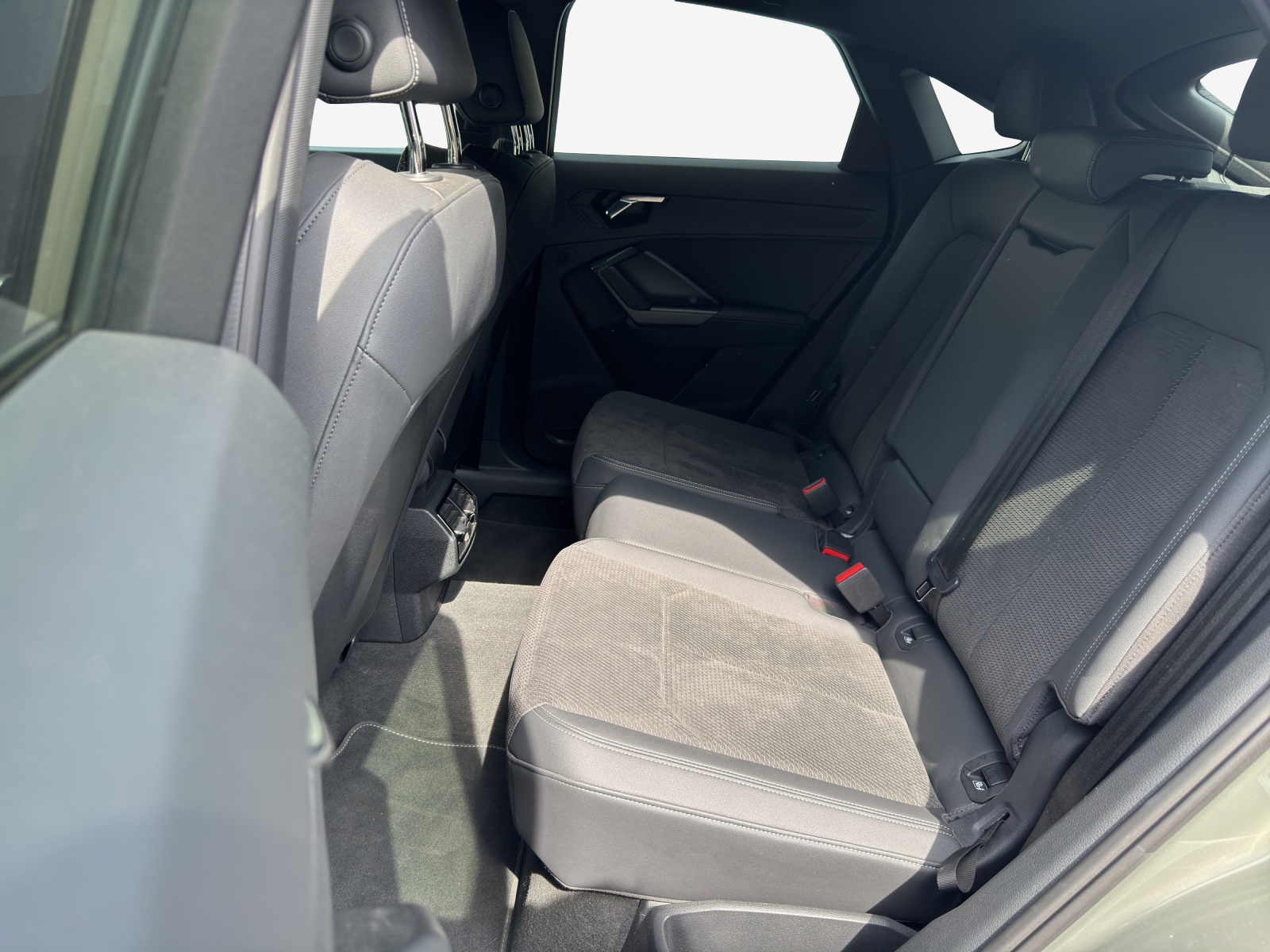 AUDI Q3 Sportback 45 TFSI e S line S-tronic-image-11