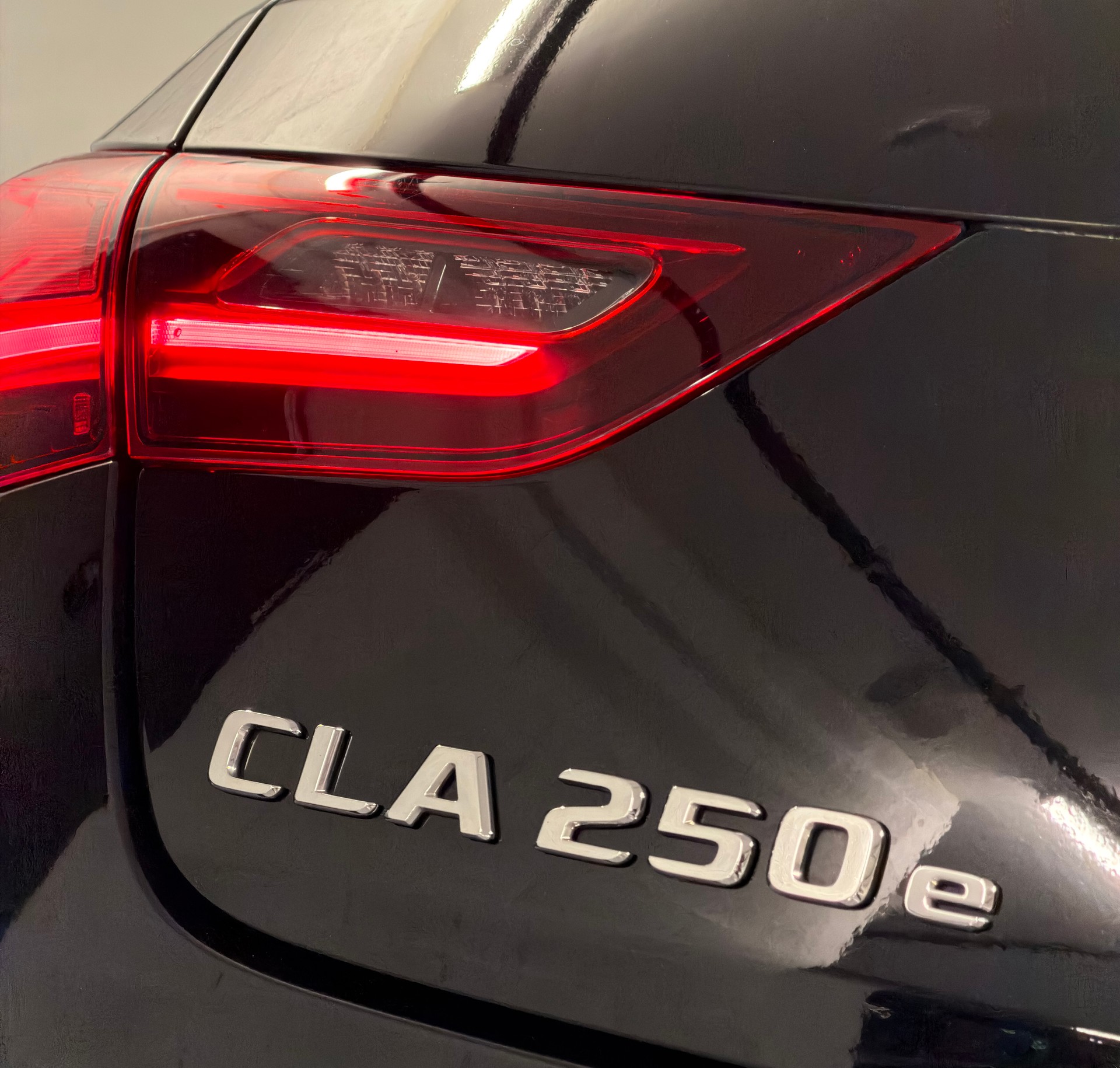 MERCEDES-BENZ CLA 250 e 8G-DCT EQ Star-image-23