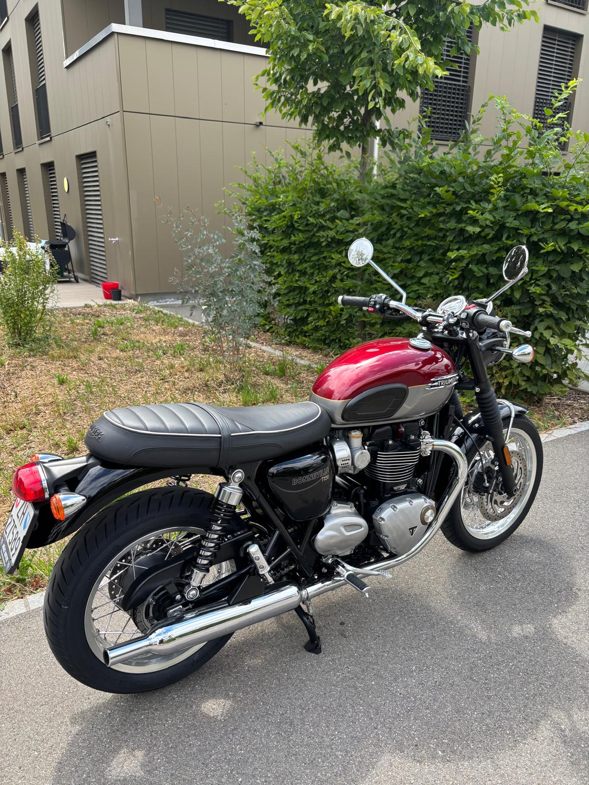 TRIUMPH Bonneville T120-image-3