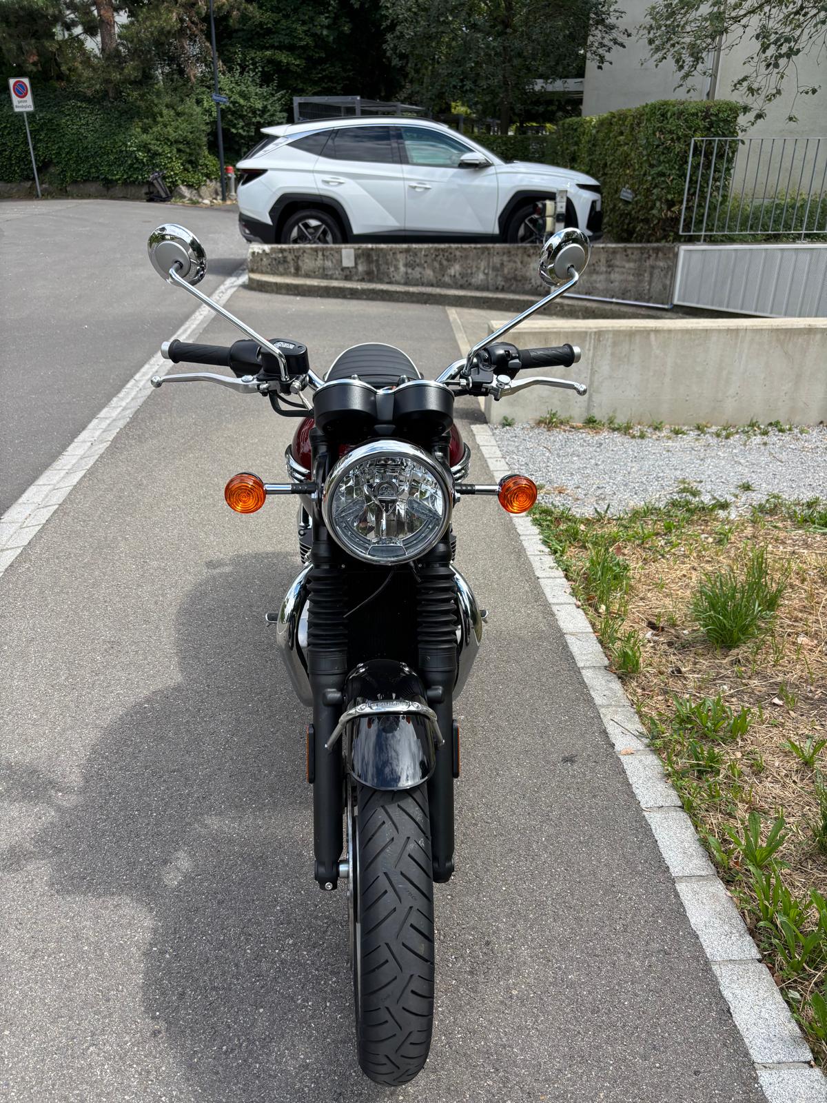 TRIUMPH Bonneville T120-image-1