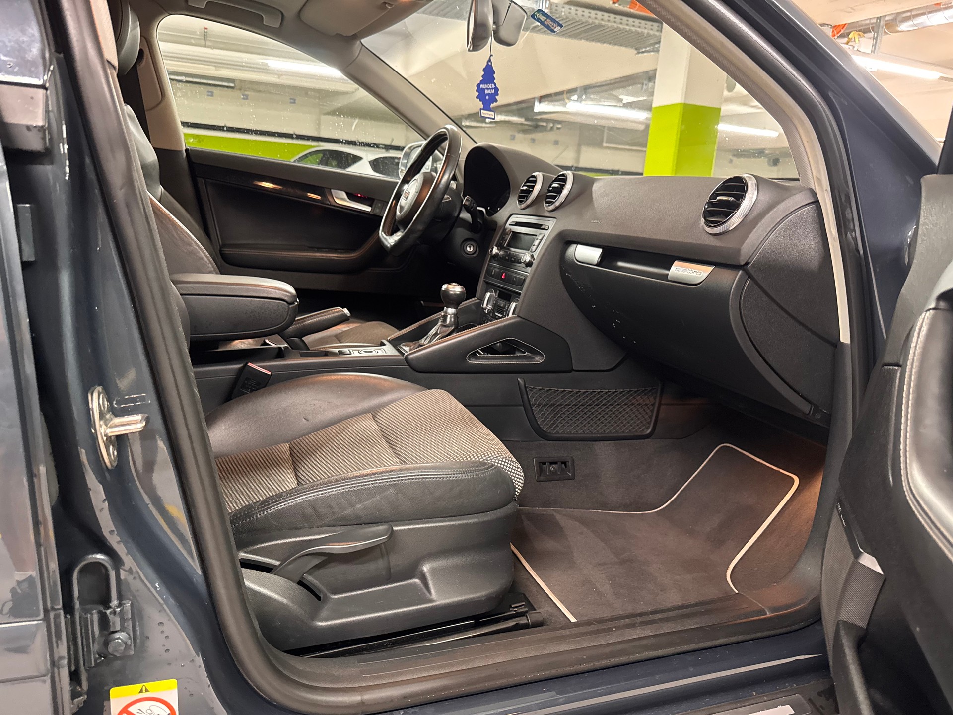AUDI S3 Sportback 2.0 TFSI quattro-image-10