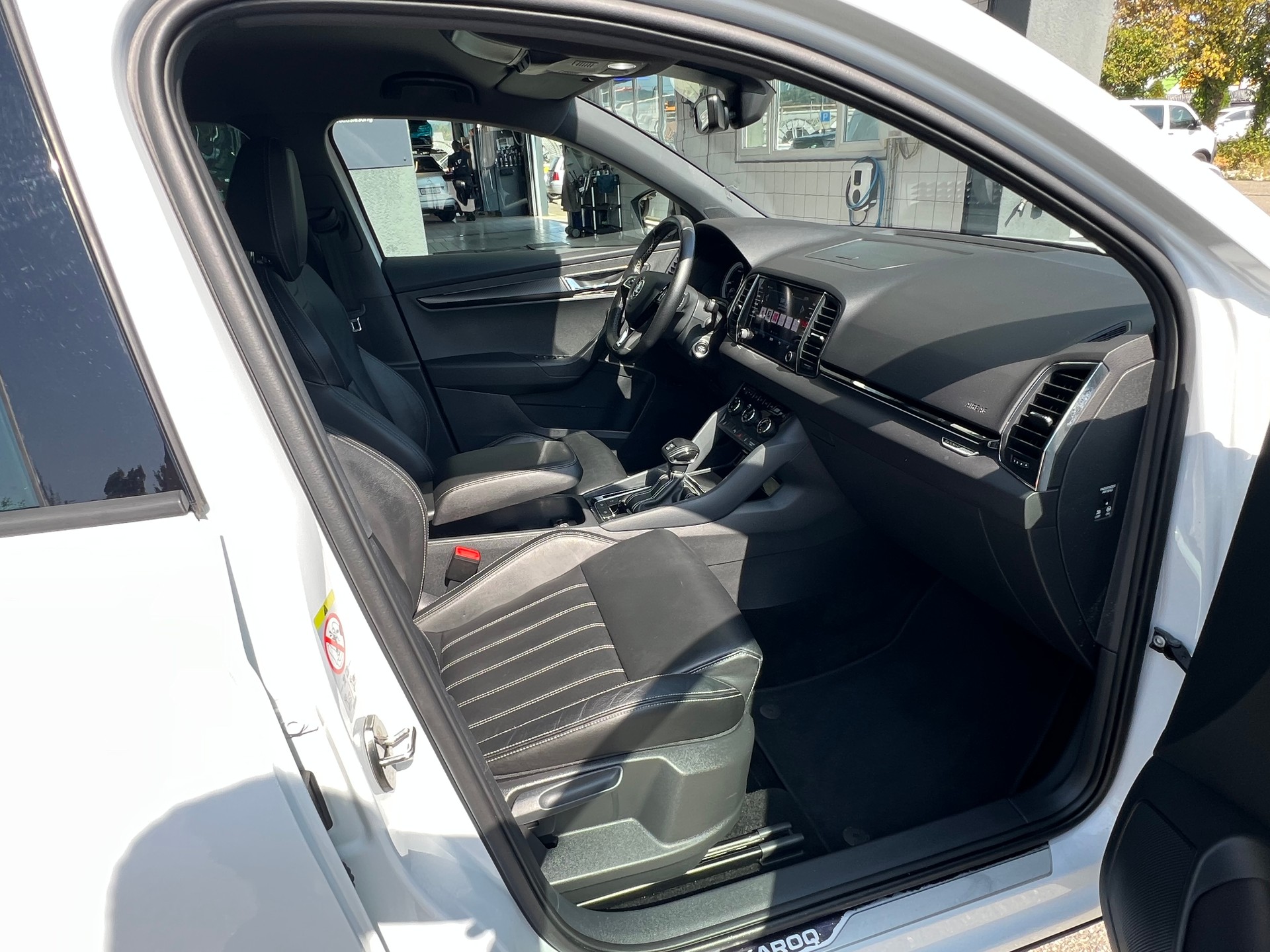 SKODA Karoq 2.0 TSI SportLine DSG 4x4 * AHK 1.9 T *-image-12