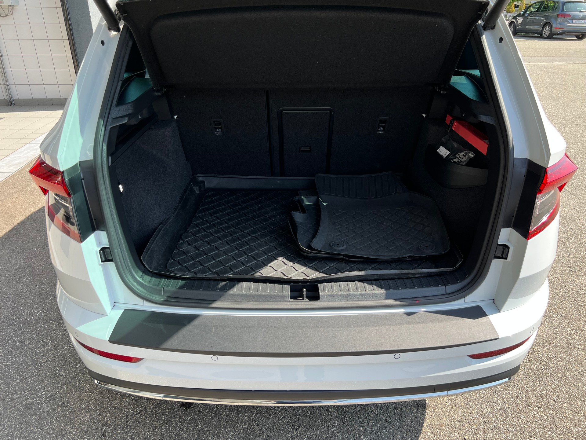 SKODA Karoq 2.0 TSI SportLine DSG 4x4 * AHK 1.9 T *-image-14
