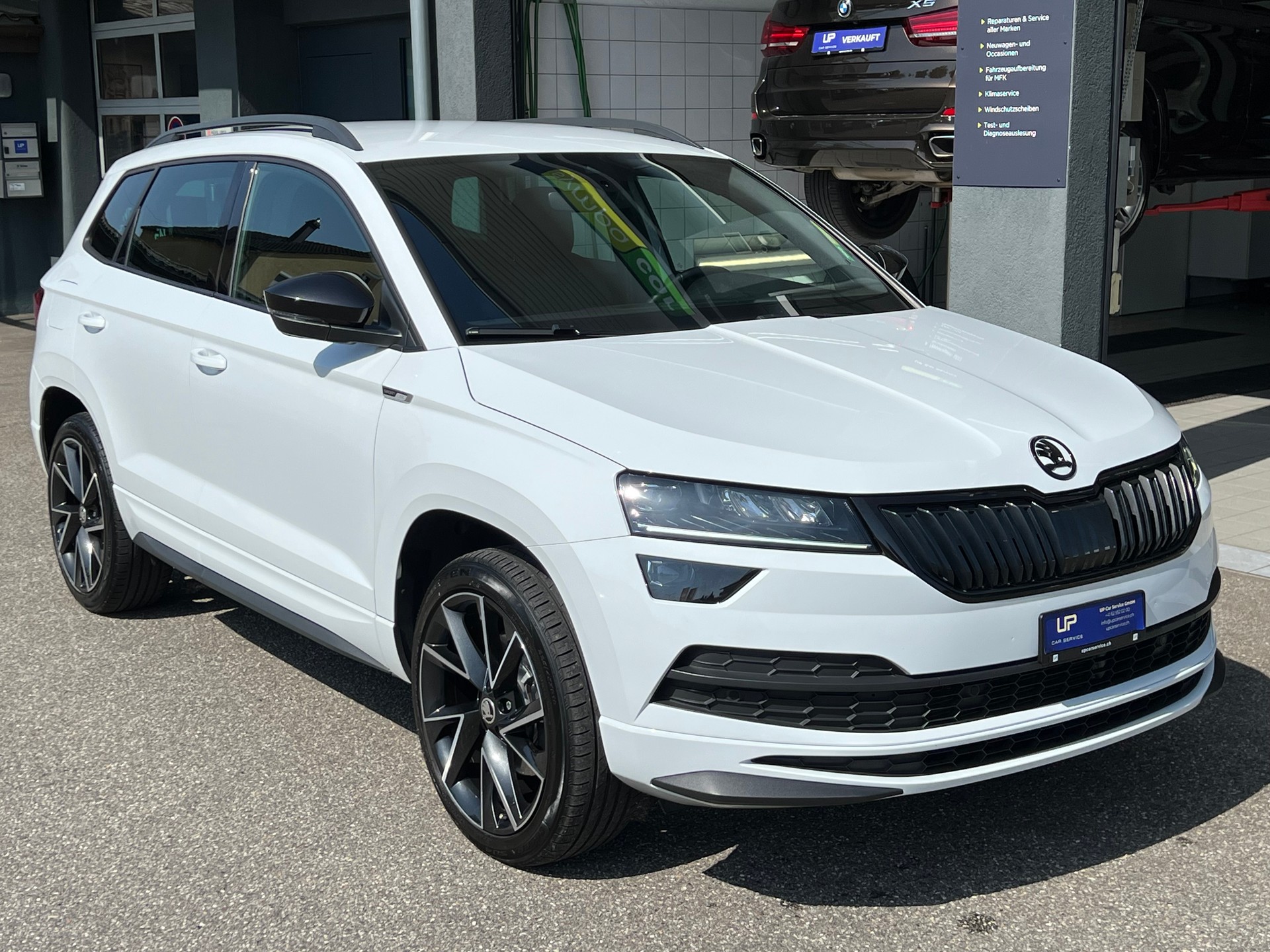 SKODA Karoq 2.0 TSI SportLine DSG 4x4 * AHK 1.9 T *-showroom-element-2