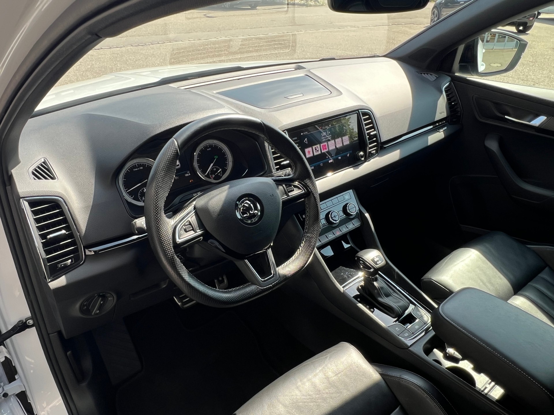 SKODA Karoq 2.0 TSI SportLine DSG 4x4 * AHK 1.9 T *-image-8
