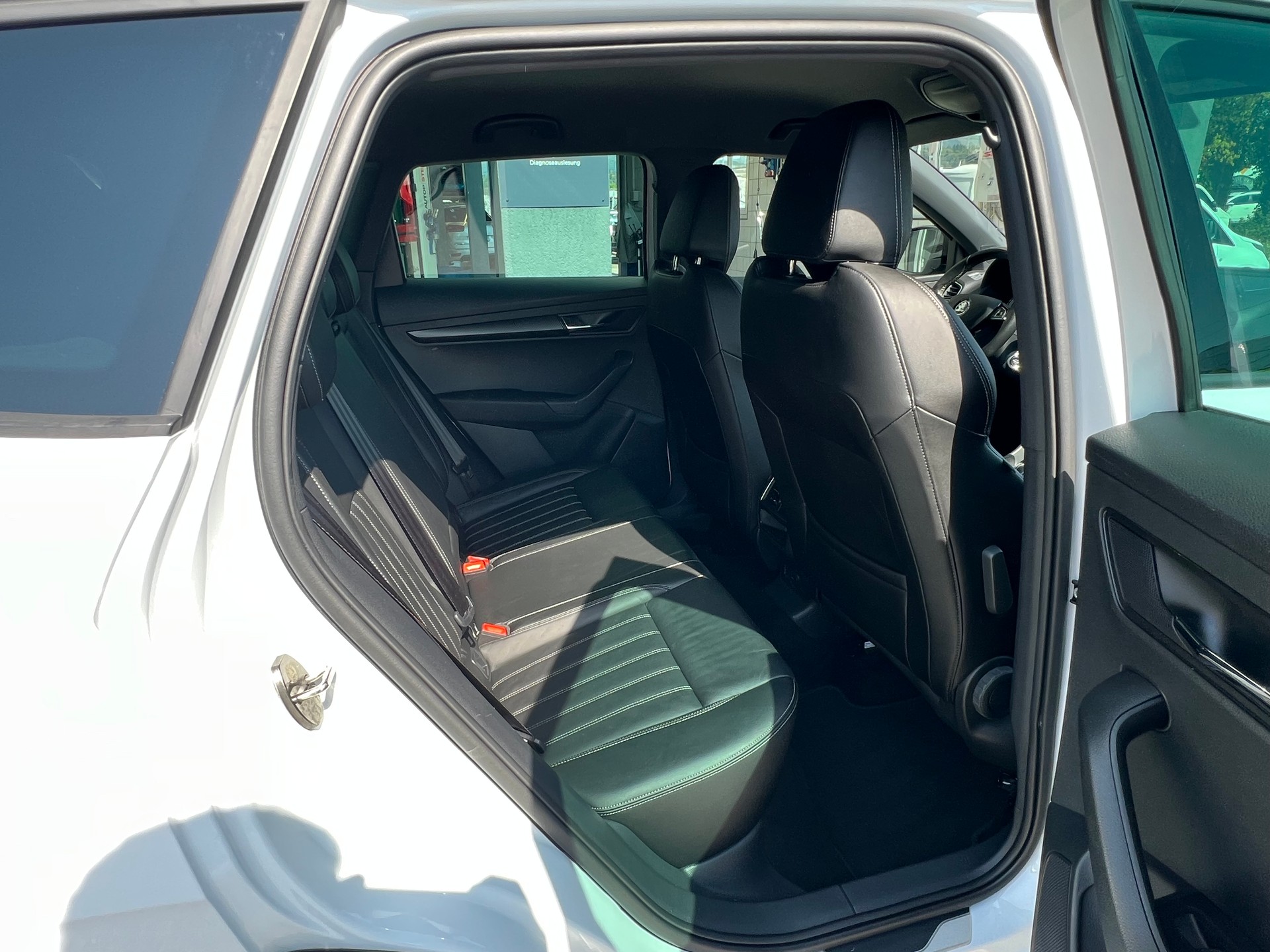 SKODA Karoq 2.0 TSI SportLine DSG 4x4 * AHK 1.9 T *-image-13