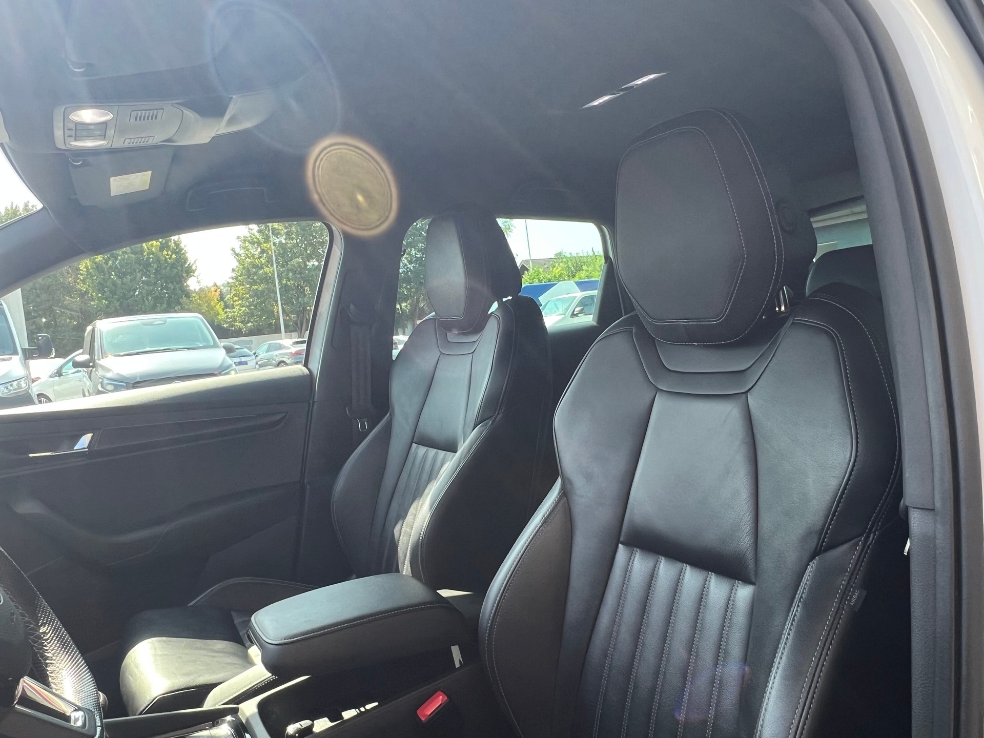 SKODA Karoq 2.0 TSI SportLine DSG 4x4 * AHK 1.9 T *-image-10