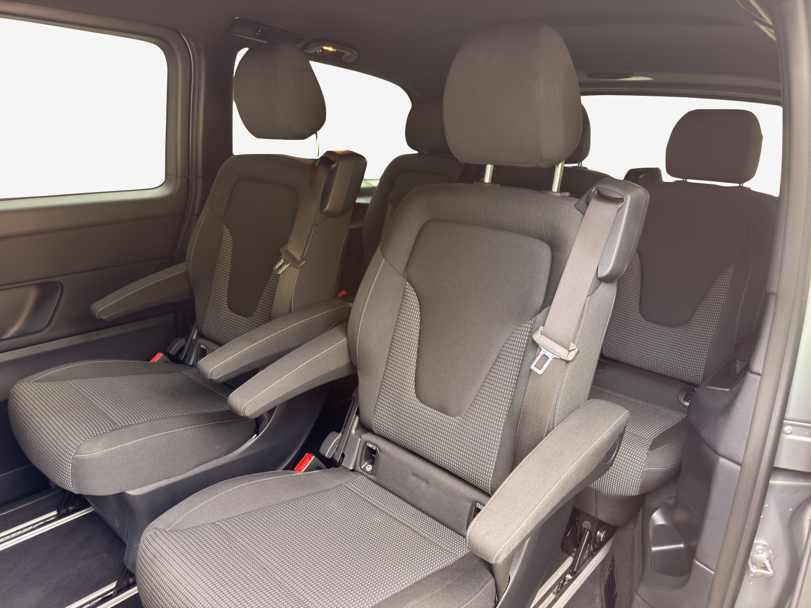 MERCEDES-BENZ V 250 d lang 4Matic 9G-Tronic-image-11