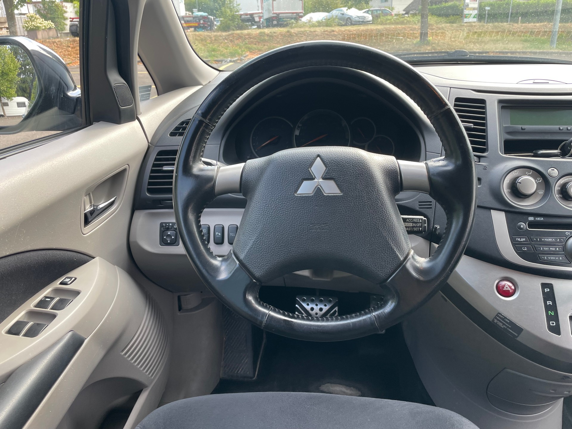 MITSUBISHI Grandis 2.4 16V Celebration 30-image-9