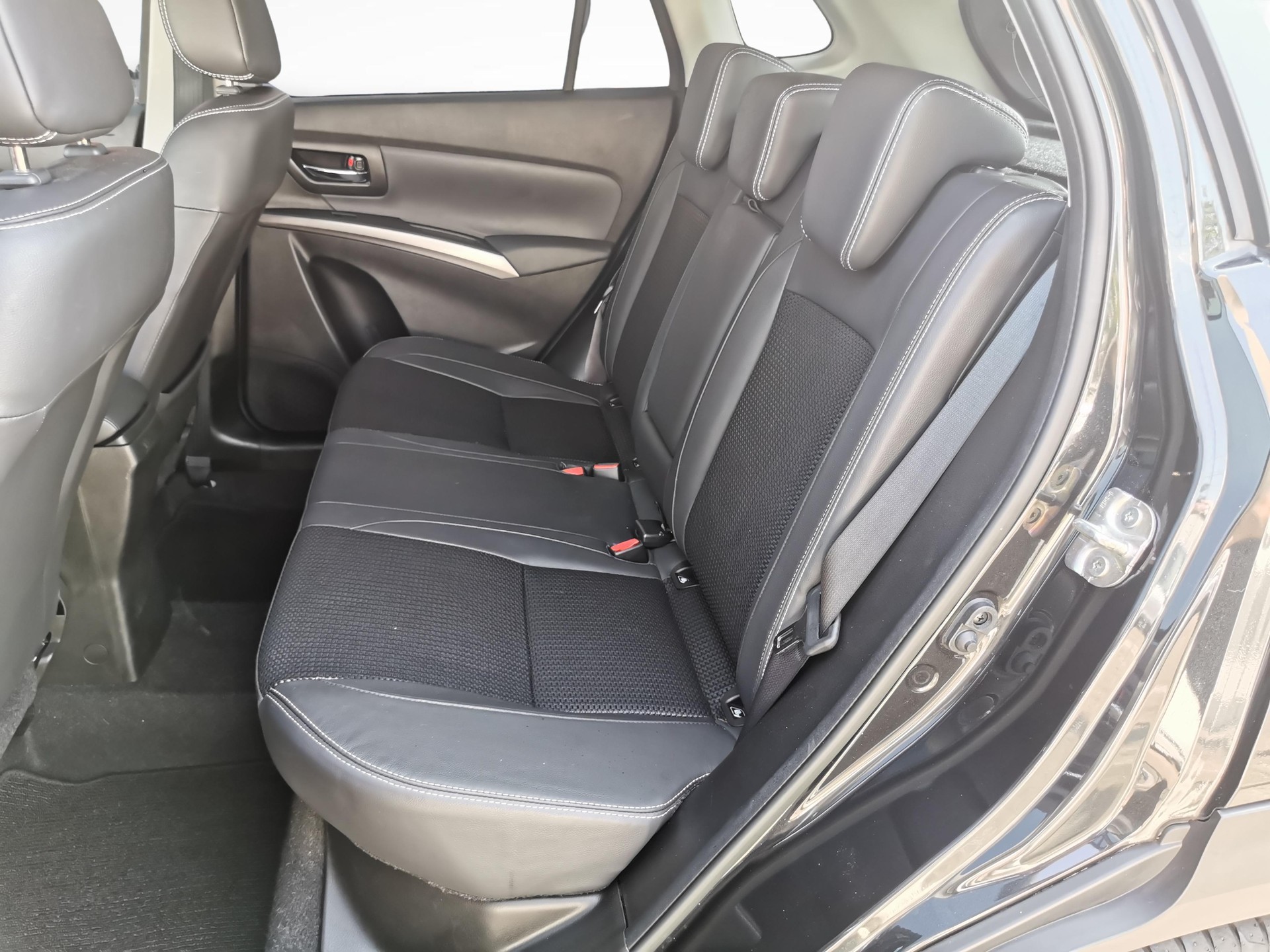 SUZUKI S-Cross 1.5 Compact Top Hybrid 4x4-image-7