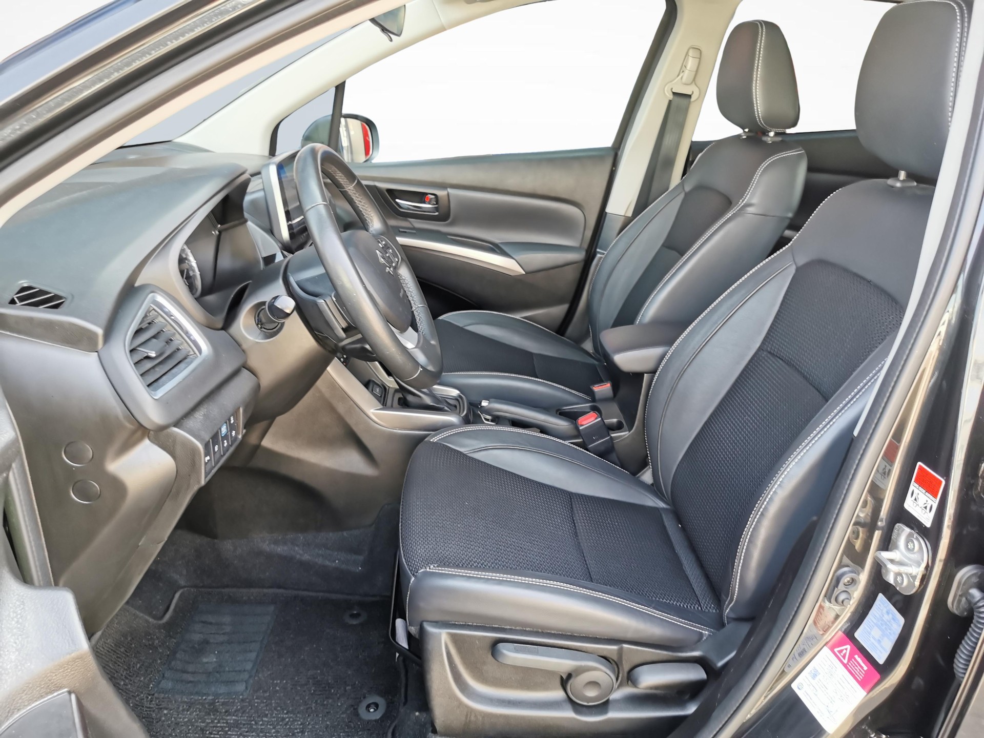 SUZUKI S-Cross 1.5 Compact Top Hybrid 4x4-showroom-element-1