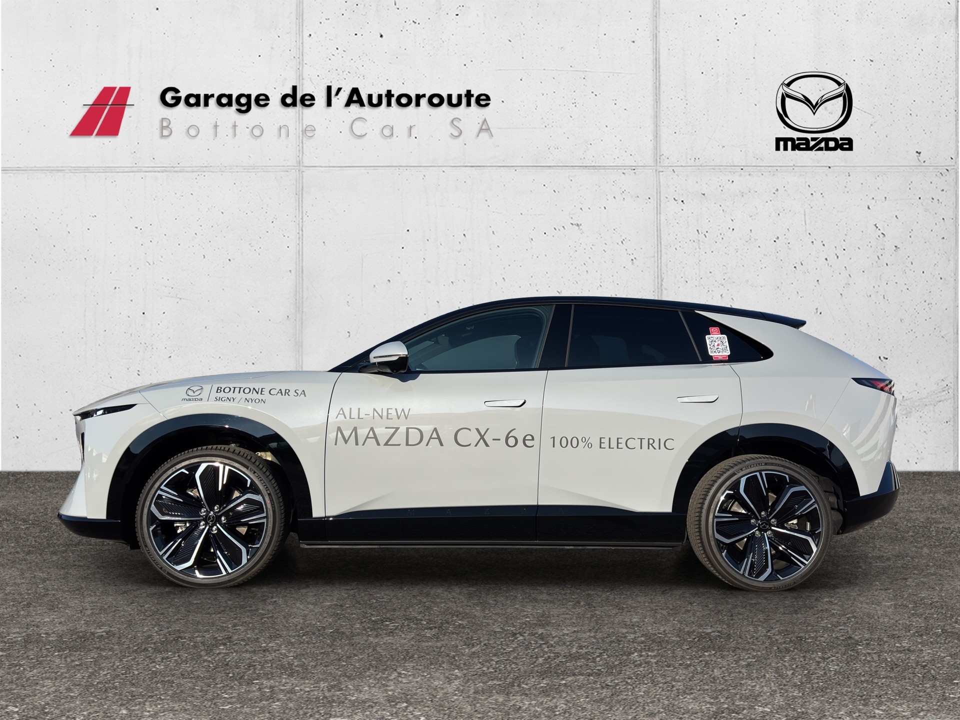 MAZDA CX-6e Takumi-showroom-element-1