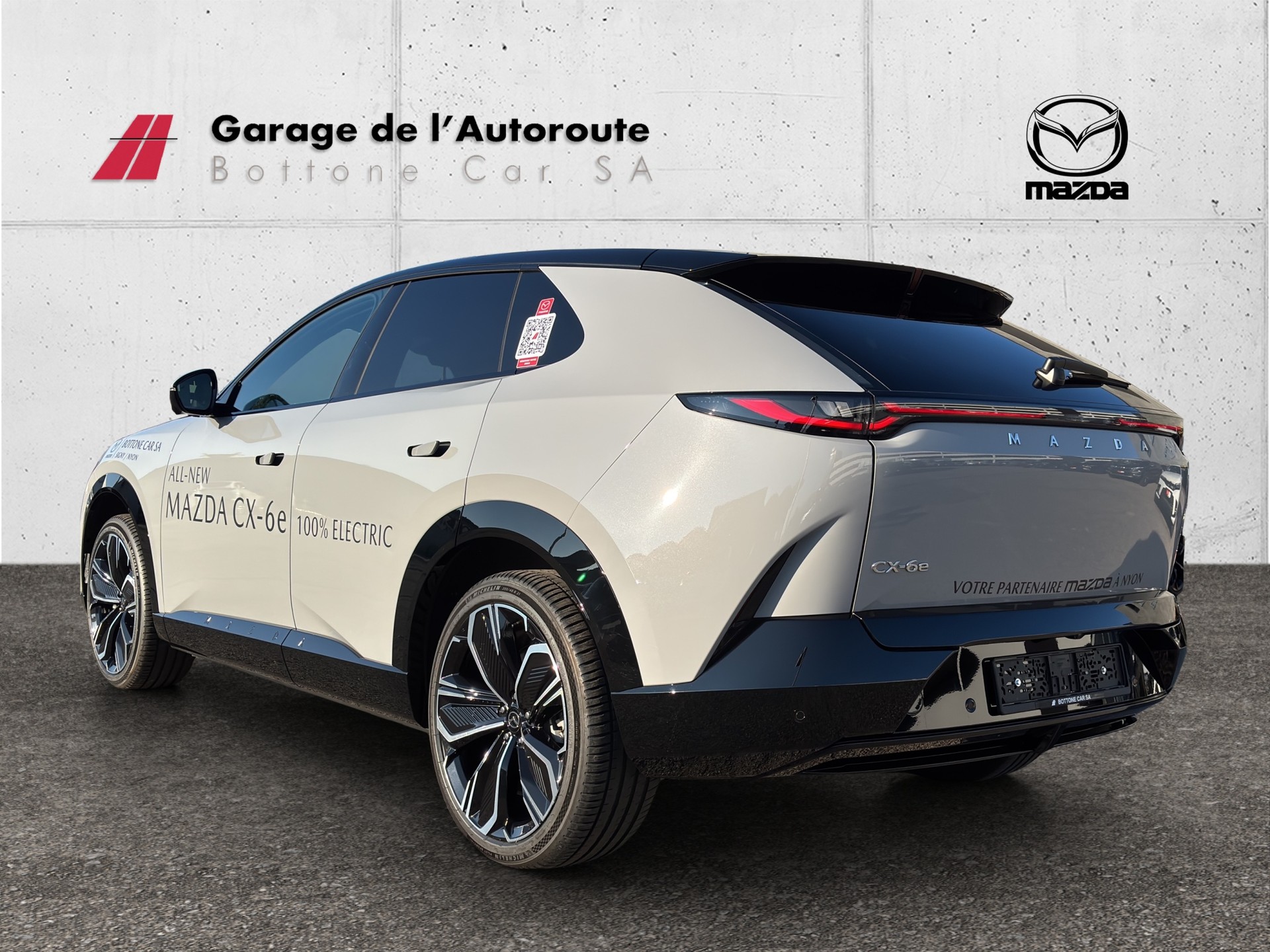 MAZDA CX-6e Takumi-showroom-element-2