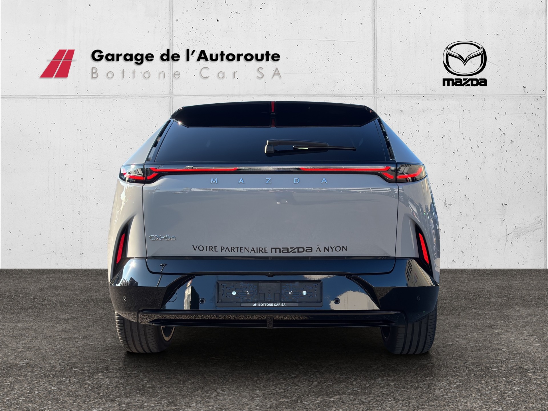 MAZDA CX-6e Takumi-showroom-element-3