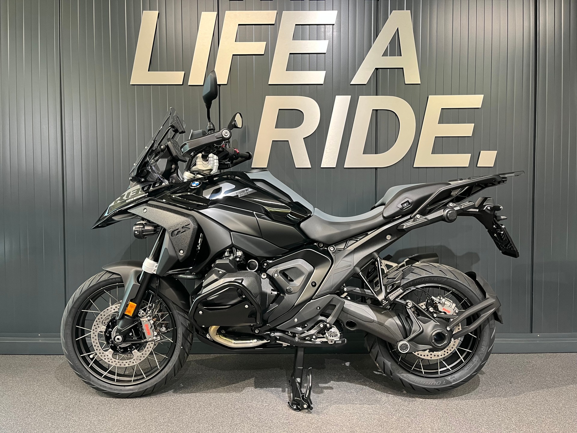 BMW R 1300 GS-image-2