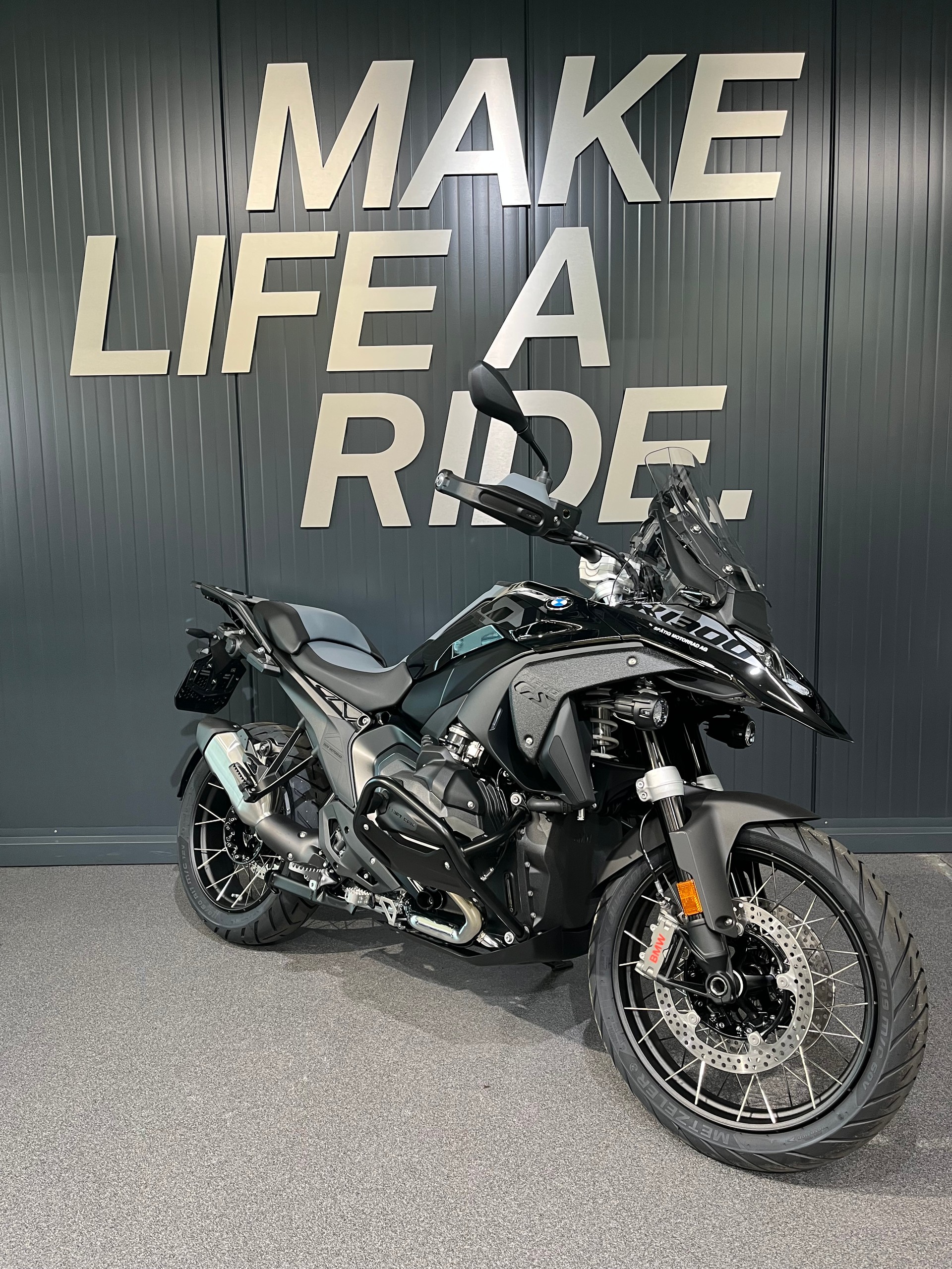 BMW R 1300 GS-image-1