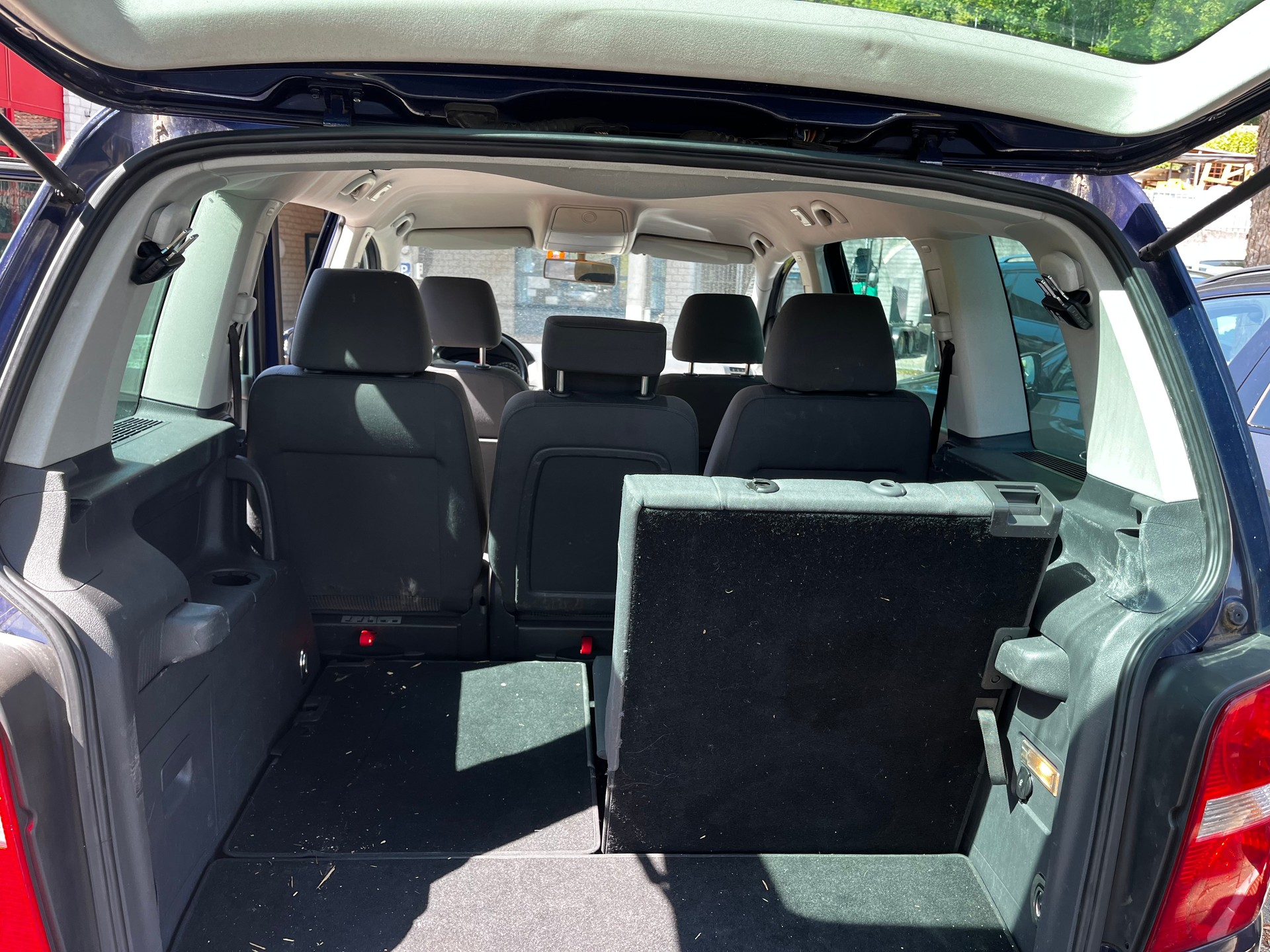 VW TOURAN-image-3