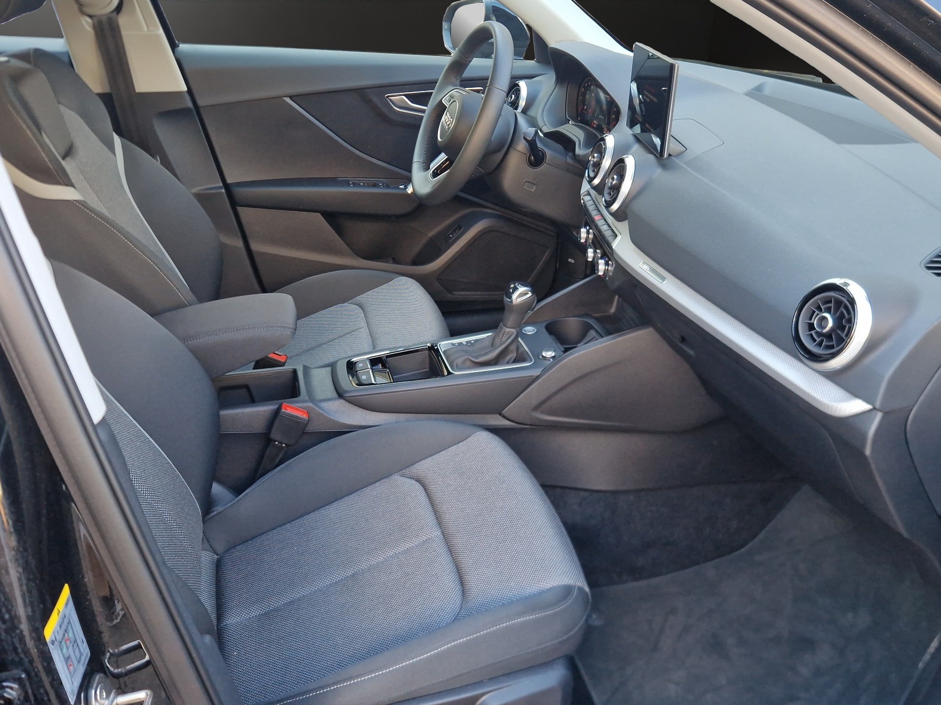 AUDI Q2 35 TFSI S line S-tronic-image-11