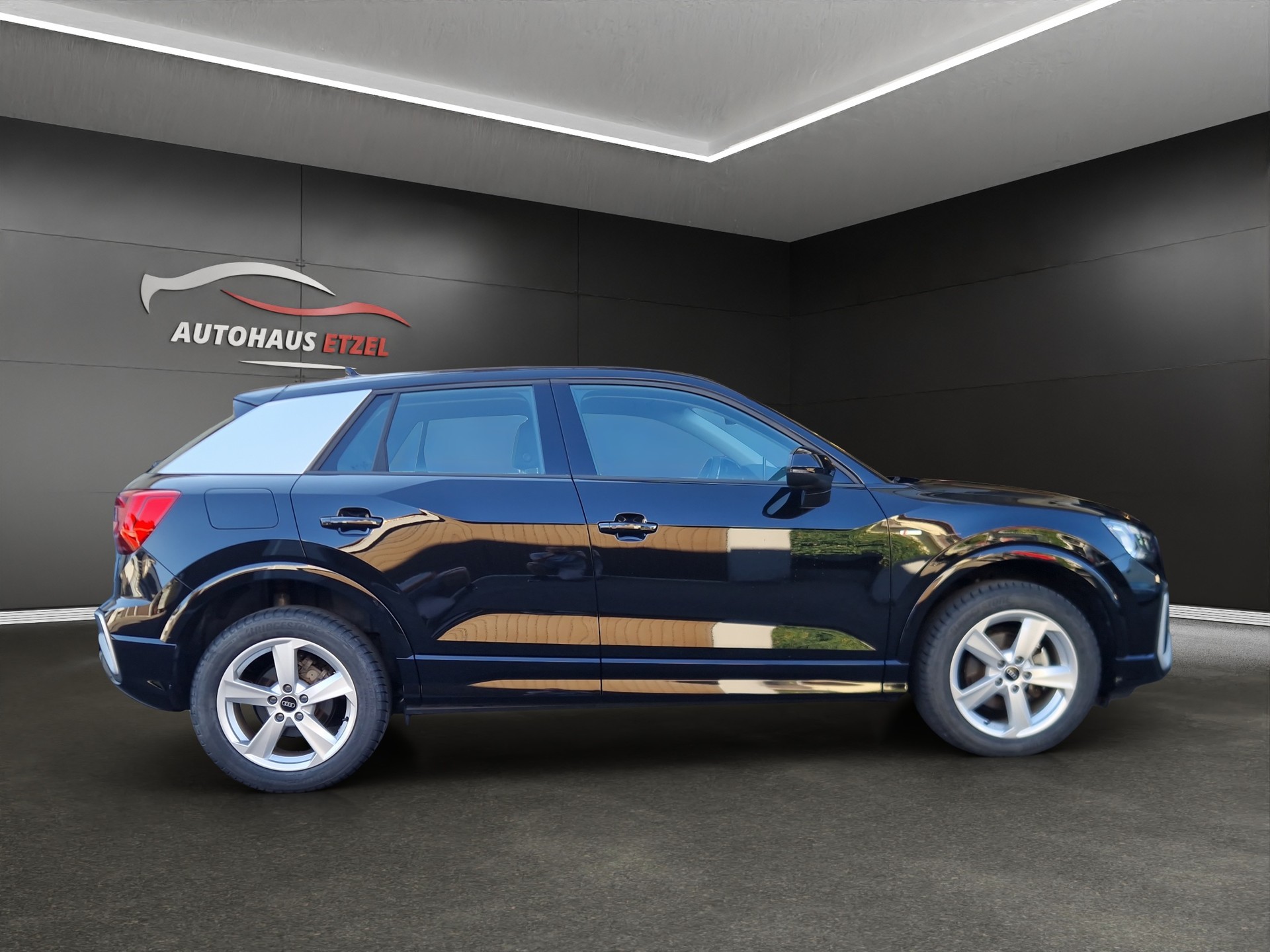 AUDI Q2 35 TFSI S line S-tronic-image-3