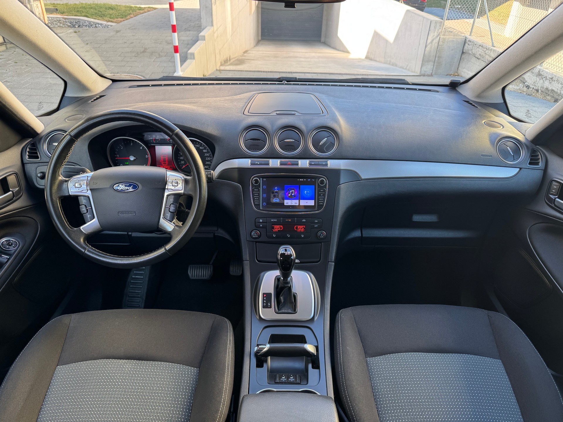 FORD Galaxy 2.0 TDCi Family-Edition PowerShift-image-9