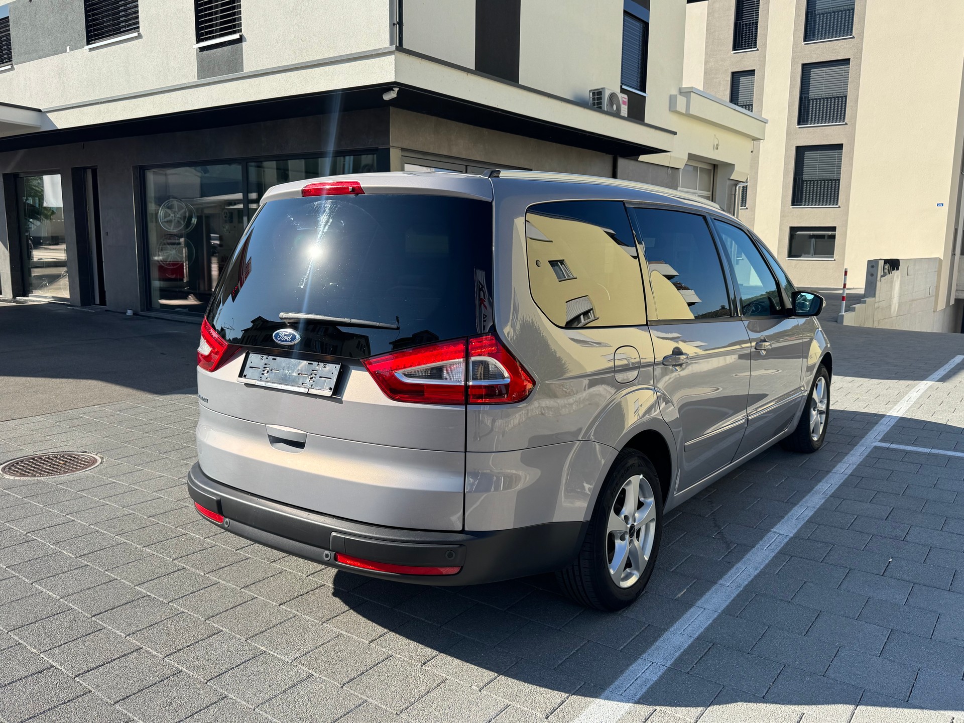 FORD Galaxy 2.0 TDCi Family-Edition PowerShift-image-4